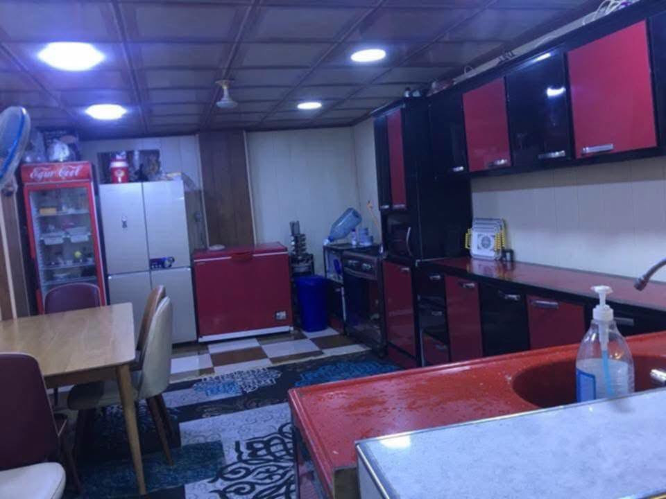 🏘️ دار للبيع في خانقين 🛑
فرصة مميزة بموقع تجاري داخل🛑 السوق
📍
 الموقع: – جانب🛑 الجوازات، مقابل الحسينية الكبير

📐 مساحة البناء: 200 م²
🏠 التفاصيل:
ركن بواجهة 20 م🛑 
نزال 10 م
غرفتا نوم (واحدة ماستر)💒 
هول
مطبخ
استقبال خارجي
📜 جنس العقار: إدارة محلية
✨ مناسب للسكن أو للاستثمار 
📞 للاستفسار واتساب: ***********
