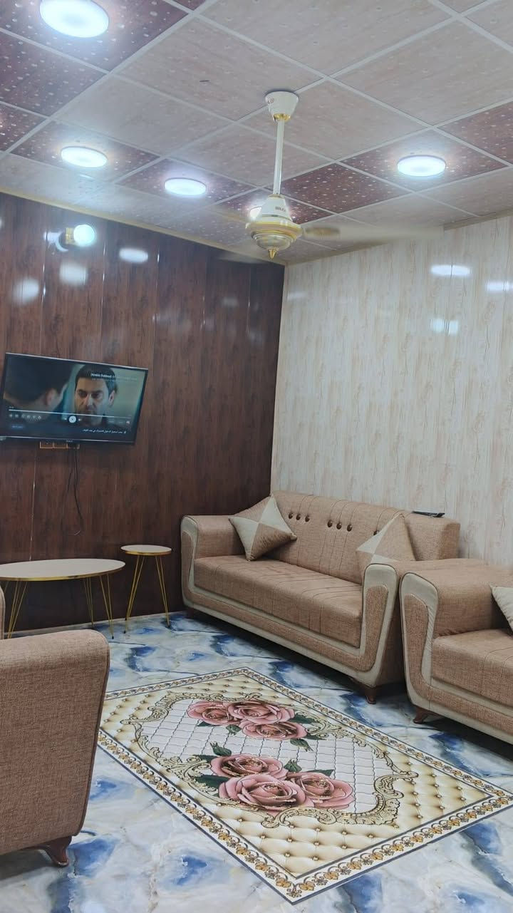 سلام عليكم بيت للبيع 100م  الوجهه 5 ونزال 20      شارع المستشفى قرب سيد شاكر المضمد شارع أسواق حجي علي تواصل وتساب على رقم ***********
