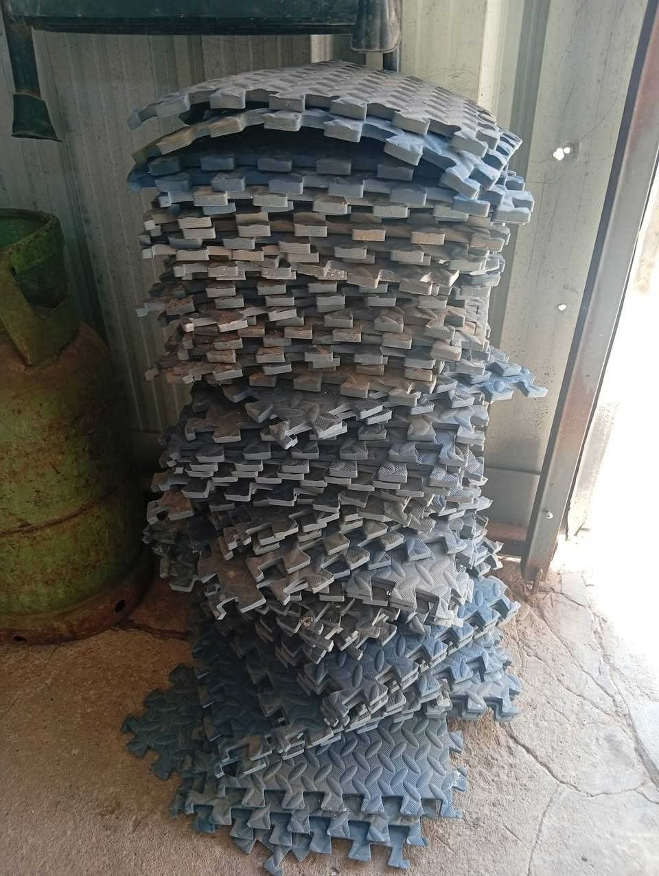 السلام عليكم ورحمه الله وبركاته
ارضيه تارت ربل  
 عرض وطول 30في 30سانتيم 

متوفر لون ازرق عدد 77 

ولون على شكل فرشه 99

 سعر القطعه 500 دينار 

العنوان ميسان العماره ابو رمانه قرب صوره السيد الصدر 

متوفر خاص واتساب ***********
