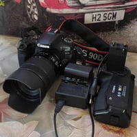 كانون 90D • عدسة 18-135 • حامل بطاريات