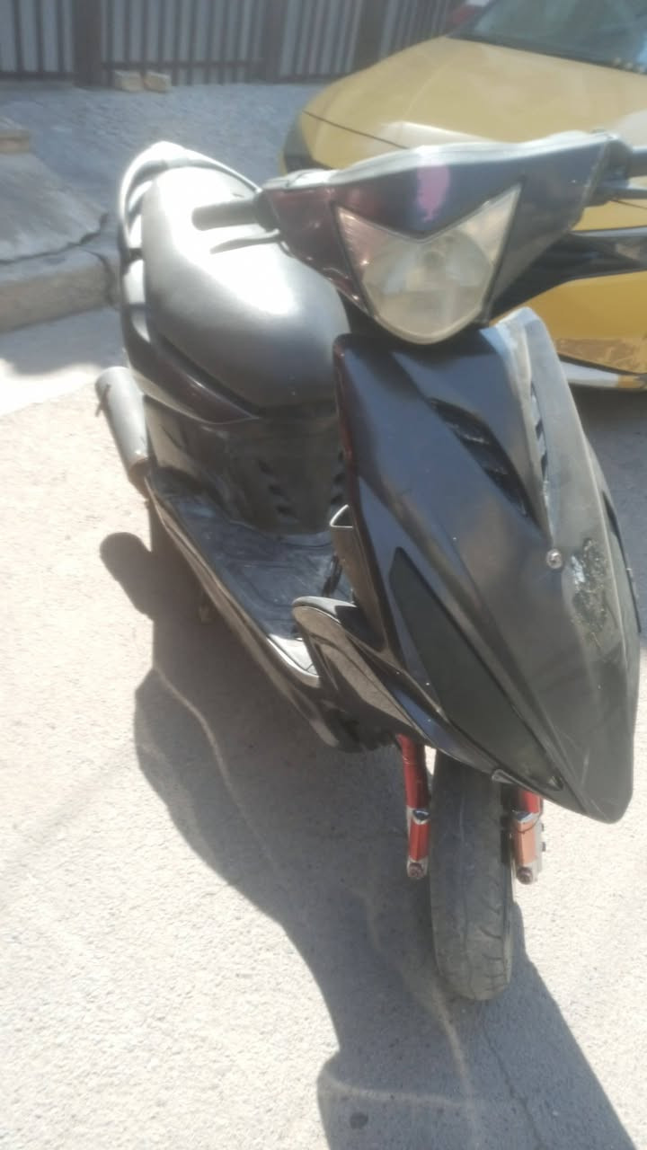 ماكس مضلع للبيع بيهه نقص بس باتري وكلجات خلفيه السعر 350 بلحريه ***********
