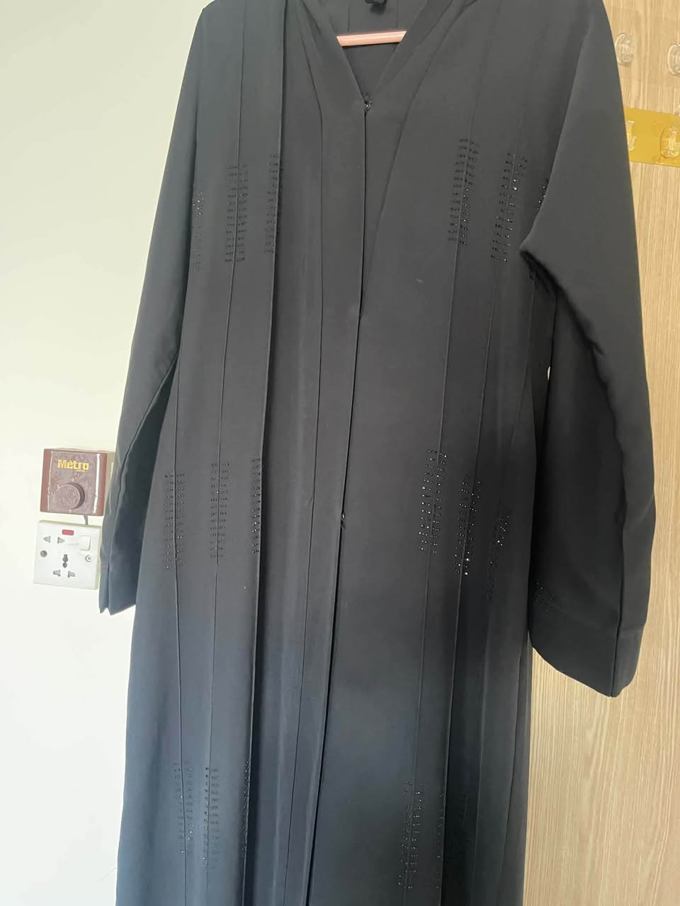 عبي مستخدمه نظيفه سواد فاحم كلهن ٢٥ الف
