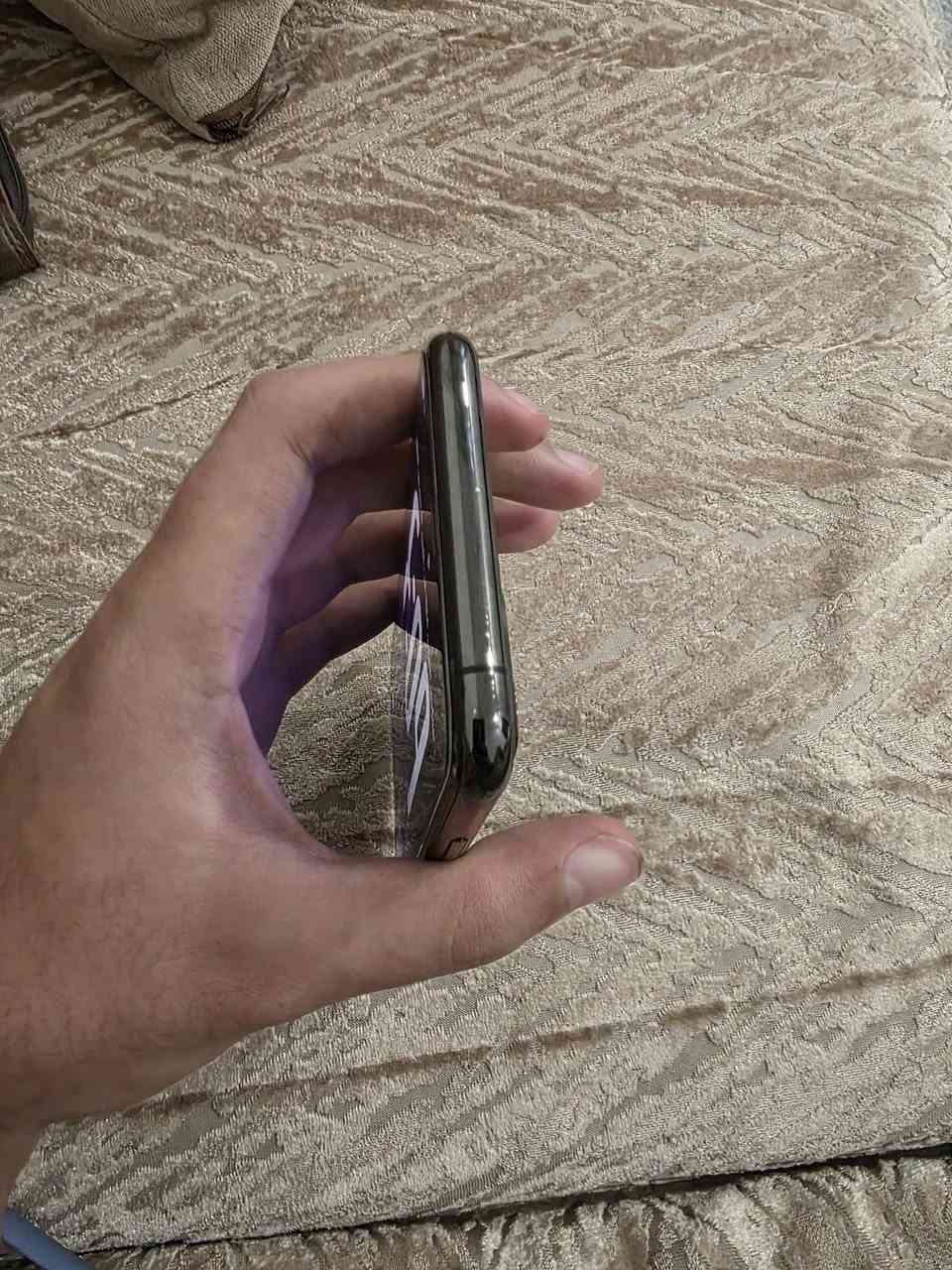آيفون 11 برو ماكس • ٢٥٦ • بطارية ٧٤