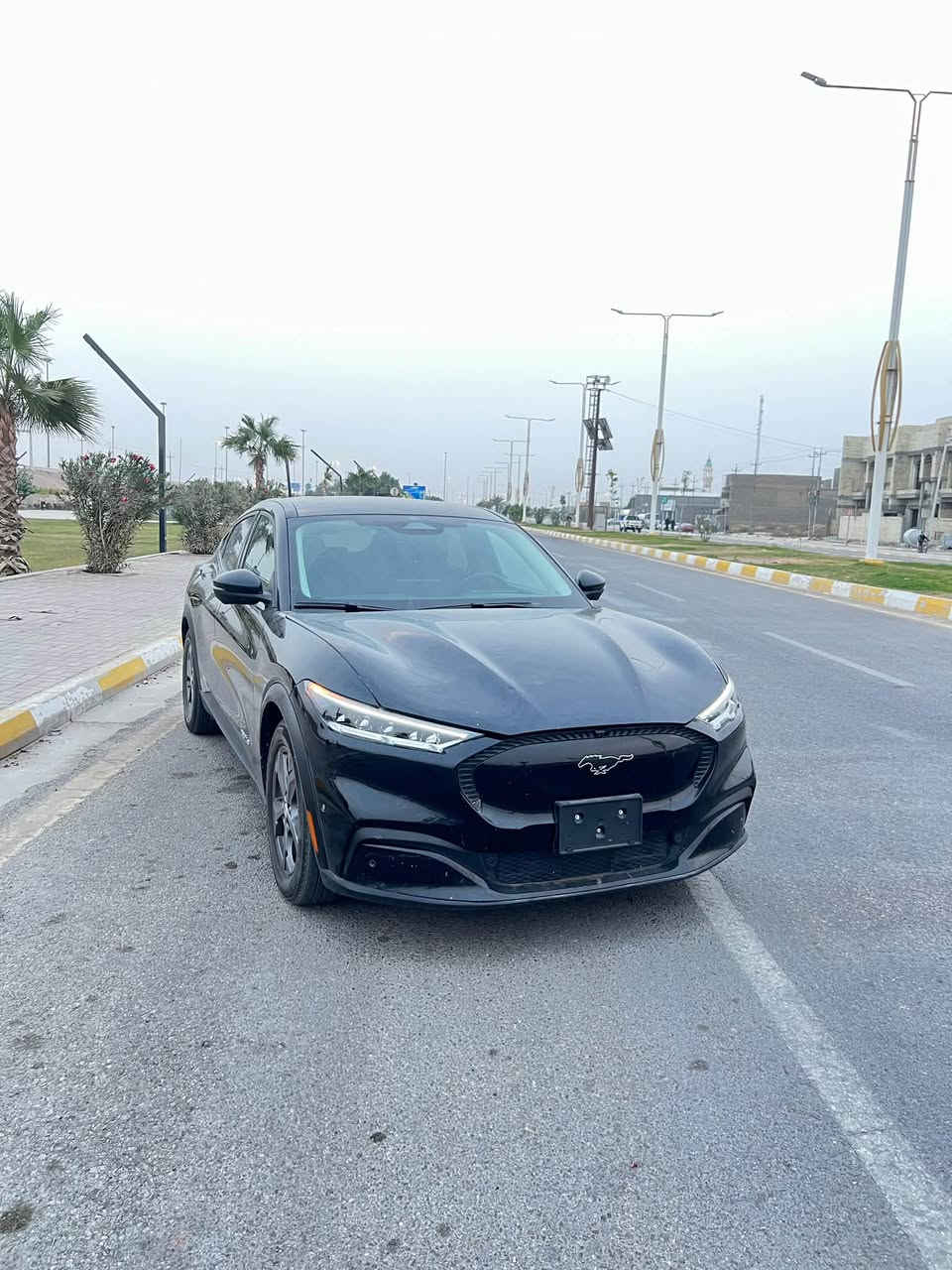 فورد ‏موستينج  2023  كهرباء كامل
لون اسود 
قاطعه مسافة 23 الف
بطارية ليثيوم 
‏تمشي بالشحنة من 400 الى 450 كيلو 

‏
‏الإضافات  :
‏• دفع رباعي 
. دبل ماطور 
‏• شاحن لاسلكي Wireless Charger
‏• شاشة لمس بحجم 15.5 بوصة
‏• نظام كاميرا الرؤية المحيطية لركن السيارة 360 درجة 4 كاميرات
‏• مقاعد كهرباء - مدفأة 
‏• بصمة تشغيل
‏• حساسات ركن أمامية وخلفية
‏• مانع انزلاق
‏• مثبت سرعة Cruise Control
‏• أضوية زينون 
‏• مصابيح LED أمامية وخفلية
‏• اشارات عالمري الجانبيه مع النقطه العمياء
‏• تحكم ستيرن جهتين مع قيادة ذاتيه 
‏• مري طوي كهرباء
‏• نظام ملاحة - Navigation
‏• هاند بريك كهرباء
‏• اضاءة ليد داخلية Ambient lighting
‏• 8 وسائد هوائية Airbags
‏والعديد من الاضافات
السعر 159 ورقه 
تبديل بنيد نفس اللون وصبغ جاملغ امامي يمين
  ( السيارة للبيع فقط بدون مراوس ) 

تكلفة الرقم 300 الف فقط 

مكان السيارة بغداد المنصور 

للاستفسار الاتصال : 

‭+964 783 145 5285‬ ‭

