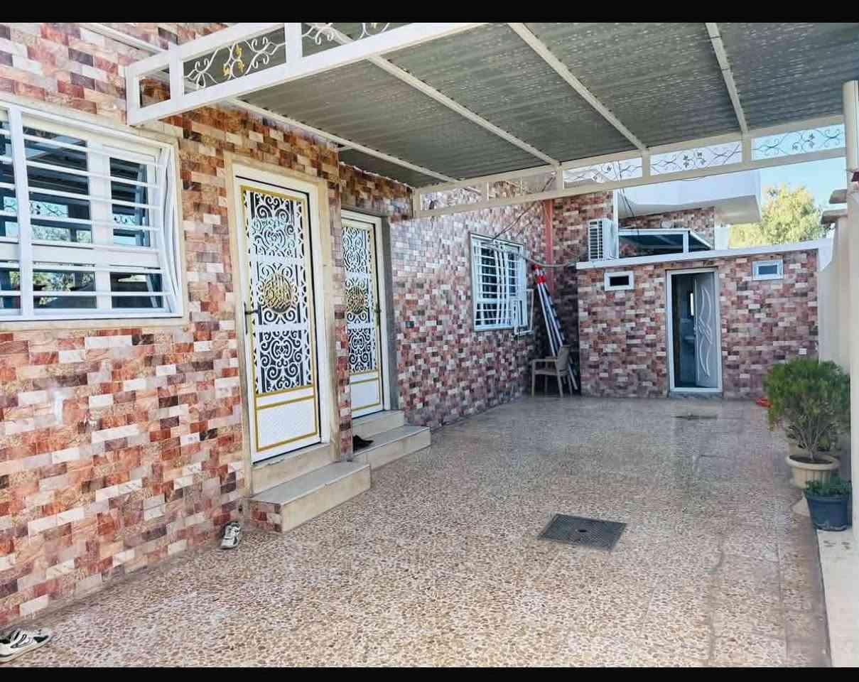 🏡 للبيع – حصرياً لدى مكتب النعيمي للعقارات   🏡

📍الموقع: الموصل – حي الملايين، قرب جامع الصواف.

✨ مواصفات العقار:
▪️ المساحة: 240 م²
▪️ ركن.
▪️ الواجهة:  12 م .
▪️ العمق: 20 م .
▪️ الجنس: ملك صرف زراعي .

🏠 تفاصيل البناء:

🔹الطابق الأرضي:

* حوش واسع.
* استقبال.
* هول.
* مطبخ (حار / بارد).
* غرفتا نوم.
* حمام ومرافق خدمية.

🔹الطابق الثاني:

* غرفتا نوم.
* غرفة نوم سويد.
* هول.
* حمام.
* سطح واسع.

📌 مجموع غرف النوم: 4 غرف.

💰البيع نقداً أو بالتقسيط (وفق الاتفاق بين الطرفين).

📞 للاستفسار والمعاينة:
مكتب النعيمي للعقارات
📱 ***********
📱 ***********

📍عنوان المكتب:
الموصل – حي الكندي – شارع الحولي – قرب مصنع الكندي.
@الجميع
