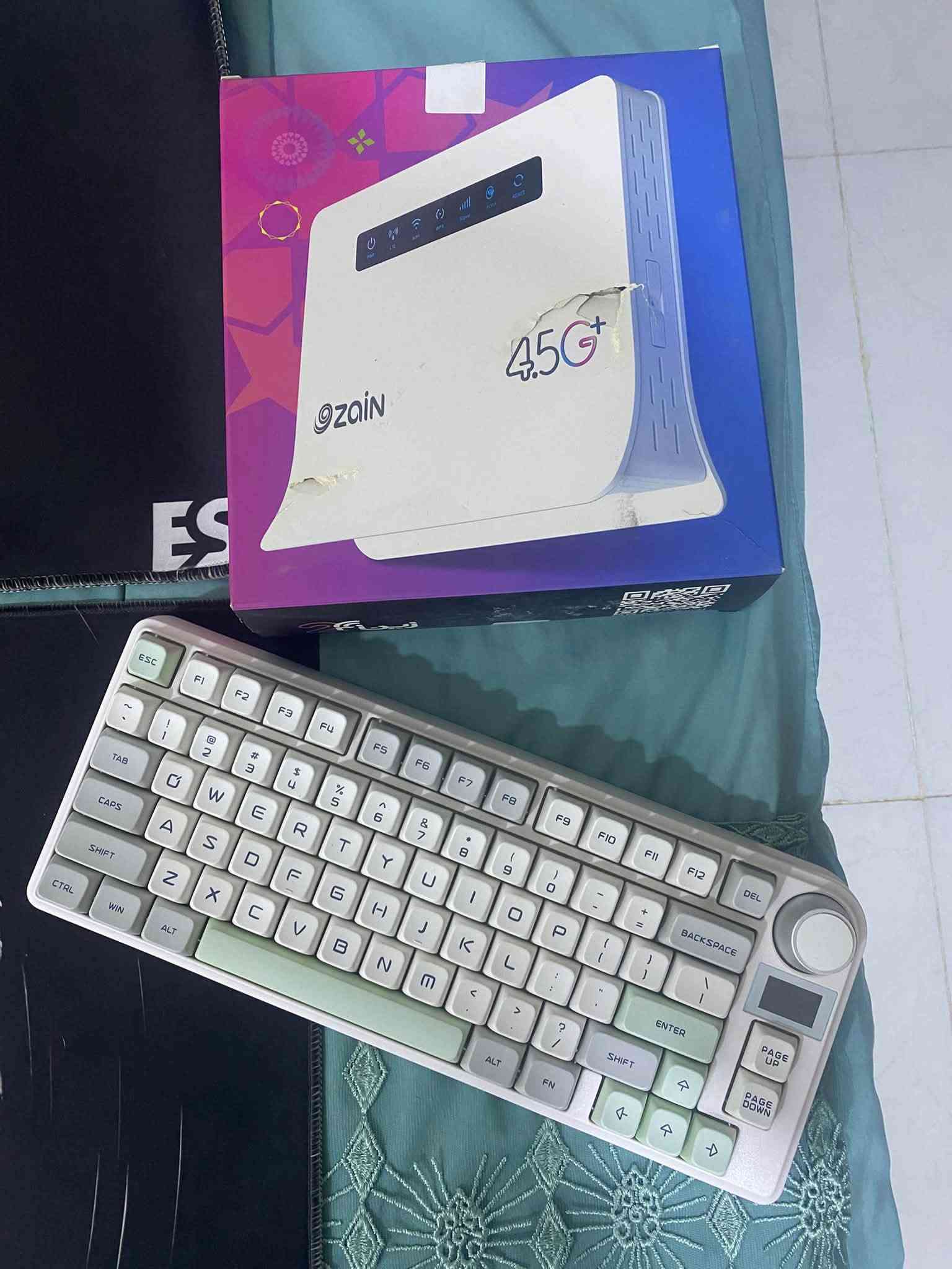 قاعده تبريد سوني 5 جديده
هارد 1 تيرا 
كيبورد نظيف مع كامل ملحقات
ماوس باد عدد 2
كيبل كات6 عدد2
راوتر زين فاي اخر اصدار جديد

كربلاء ***********
توصيل اعتذر ماعندي 
السعر100 الف
