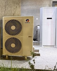 للبيع سبلت  نوع گري  حجم 3 طن  دبل فان  غاز 410 انتاج 2023 07700040021