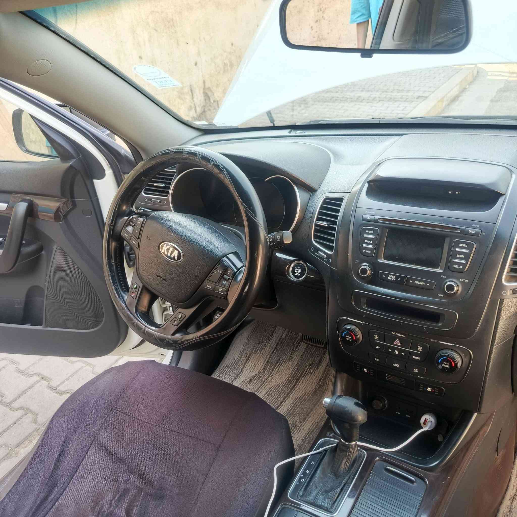 السلام عليكم..كيا سورنتو مديل 14 كويتي فول مواصفات.
ماشيه 200 ألف
رقم بغداد بأسمي 
بل سونار مأشر كير ومحرك مفتوح
بيهه رصعات بسيطه مامبينه 
تخم تاير 
باتري جديد
تبريد 
وشبيهه غير هذا اني اتحمل المسؤليه 
سعرها 185 وبيهه مجال
مكاني بغداد بسمايه 
***********
