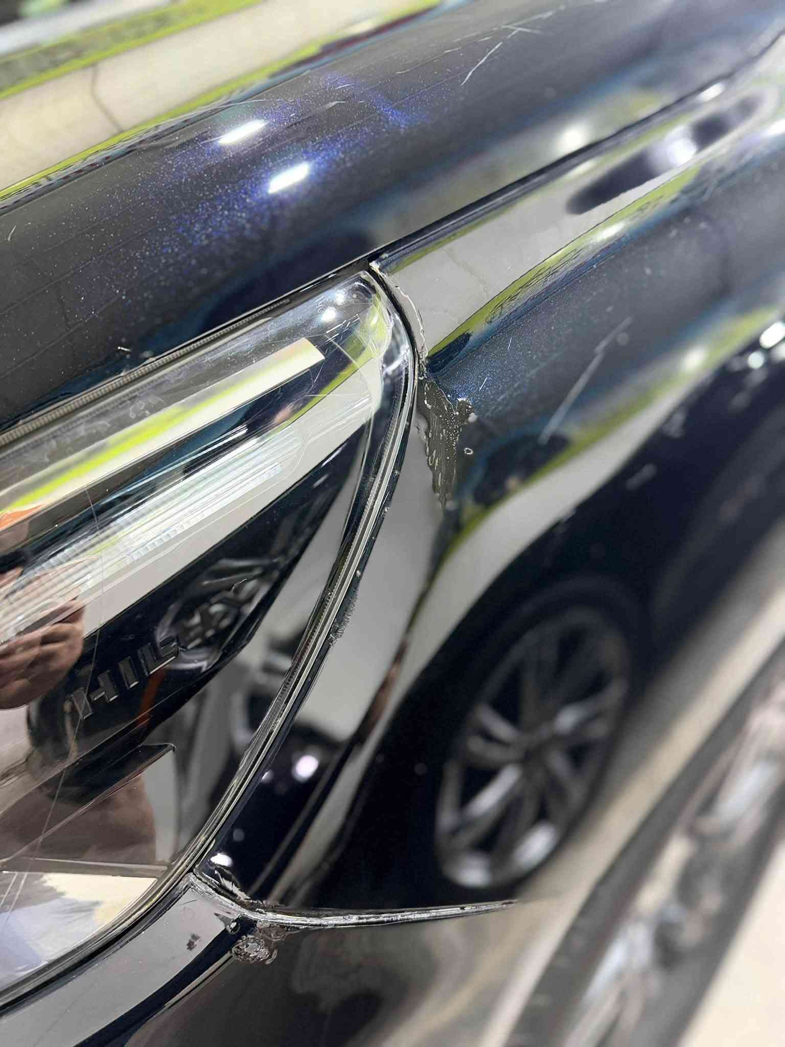 تويوتا هايلوكس TRD
6 سلندر 2022  

كامل مواصفات :
ماشية : 133 الف كيلو
داخل احمر 
كير اوتوماتيك
محرك 6 سلندر
تبريد قطعتين
شحن واير لس لاسلكي
نضام دفع رباعي فورويل  
مانع انزلاق
حساسات خلفية وامامية 
كامرة خلفية
تحكم ستيرن جهتين 
نظام ايكو الاقتصادي 
بصمة تشغيل
بصمة ابواب
اشاير بلمري
كروز سرعة
جكات بنيد 
تخم تاير جديد 
تغليف PPF 
السيارة مكفولة محرك وكير وتبديل
بيه فقط  صبغ فوق الايت الايسر في البنيد موضح بالصور 
.
السعر  29.500 
العنوان بغداد معارض النهظة 
الاستفسار اكثر :‭***********‬
