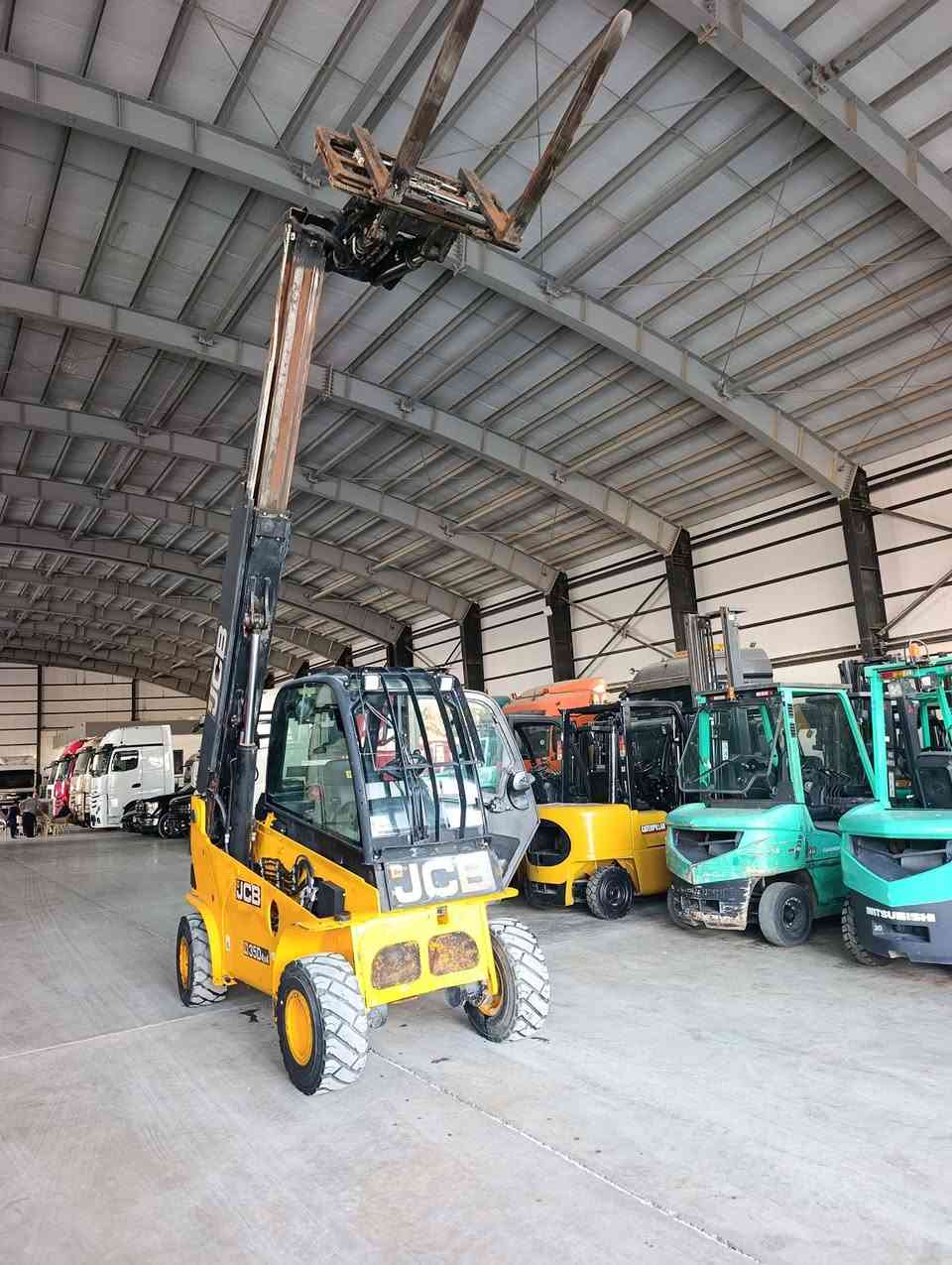 جيسيبي JCB  2014
 حجم  3 طن و نص مستخدم أوربا فقط
 دخول جديد  جب ناصي 2 قطع  ارتفاع الجب  3.70  مترات   4 حركات  محرك jcb  ديزل 
 آوراق منفيس مؤقت مشتغله قليل شوكيه مكفول كفاله عامە  للاستفسار   عن السعر اتصل على الأرقام  ***********  ابو ڤاران
 او مراسله واتساب  يوجد توصيل 🚚 الى جميع المحافظات  @highlight
