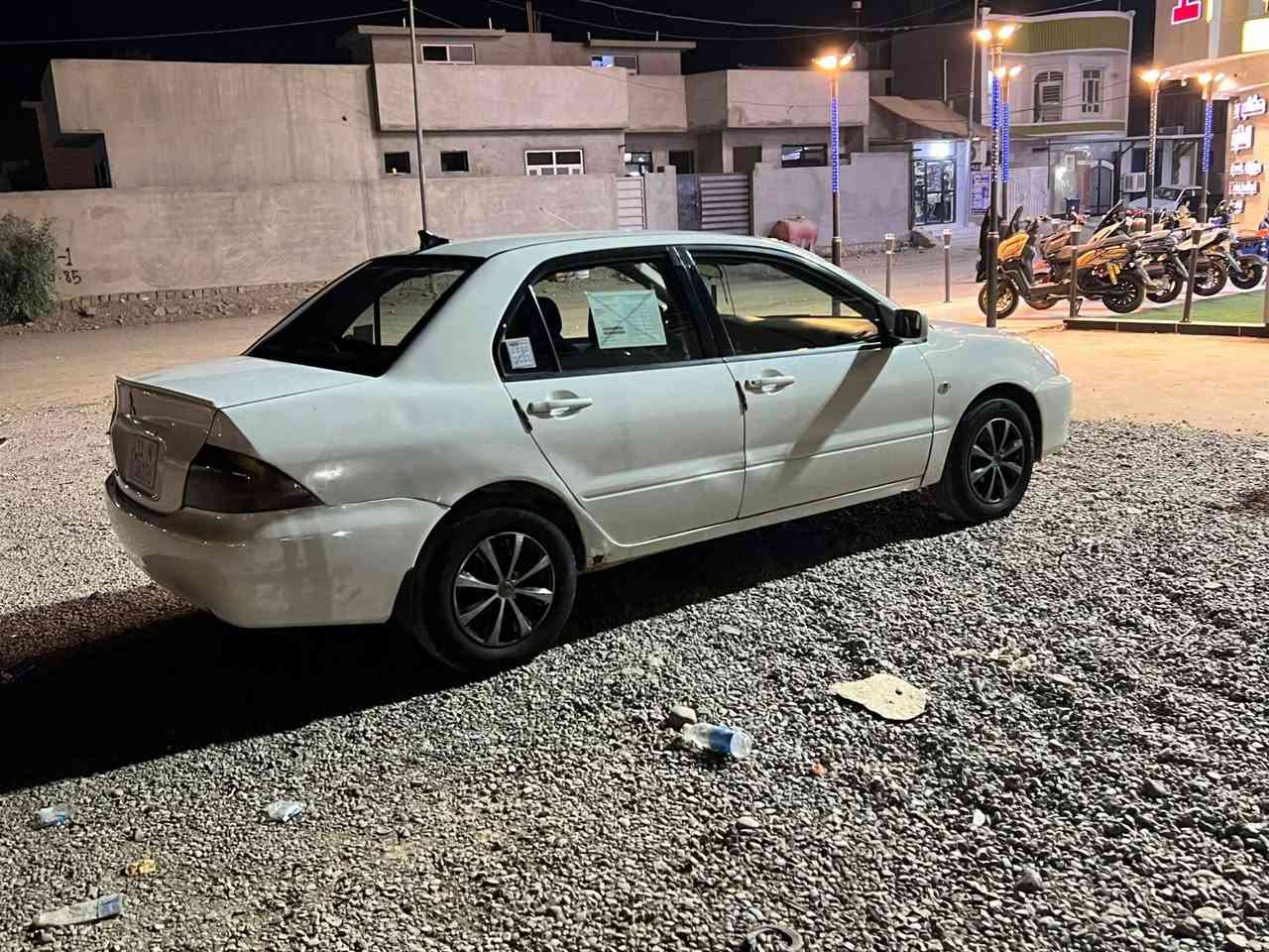 السلام عليكم  سياره للبيع لانسر 2002 محدث 2010 رقم بغداد دولي شرط التحويل مكينه بيها تبخير شويه حادثها جامرلغ الامامي الايمن ومصبوغه حزام صدر جديد ونضيف داخلها خير من الله سعرها 45 وبيها محال بسيط
***********
