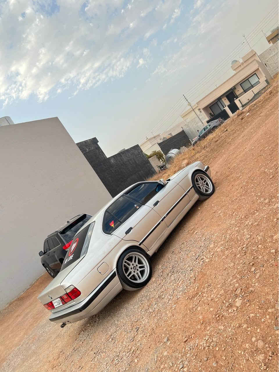 Bmw 525 گێر عادی 
مودیل 1992
ئارم پلاستیک هەولیر بەشەرت ئارم ئوەلیات
سعری ٣٨ گلا معامەلە 
پێشو پشتی کەپسە لیدانی نیە 
موسو براوەی بەشەرتە 
گێرو مەکینەی بەشەرتە 
تەقەو رەقەی نیە 
مەسروفی تیا نیە ئەت دەمی بەس بەنزینی تیکەیت 
٢٥٠ تیابو من ٥ گلا دەبرم سەیارەکە زۆر زۆر بەقۆتە 
قۆتی لەقەدەر خوی نیە بەس ماشاالله ی دەویت 
مواسەفات:
مەکینە کەپس 
جام کارەبا 
لایت ئەلقە 
پێش گەورە 
بلوتوز تەنزیل 
سوکانی M
دەعامی M
شوین کۆیە موشتەری تەلەفون بکە فایبەرو واتسئەپ کراوەتەوە: *********** كويسينجاك, أربيل
