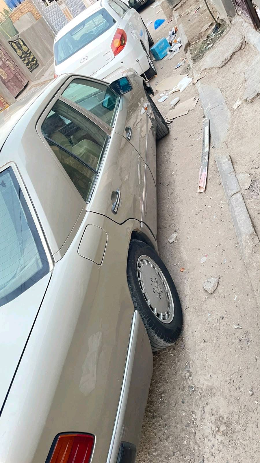 مارسدس دب مديل  89 ضربته فقط الباب الخلفي جهة العبري قواعد وحده سليمه وثانيه طاكه وتاركه ما معمره رقم بغداد انكليزي 
***********
سعر ٥٥ وبيه مجال قليل