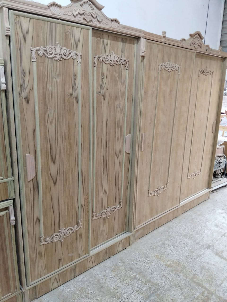 يتوفر كناتير بوفيات جديد صاج شغل مرتب
3باب ب225 مع الصبغ
4 باب 275 مع الصبغ 
2باب 145 مع الصبغ
بوفيه 2متر 120مع الصبغ
2 متر ونص ب130مع الصبغ
العنوان كاطون الرازي شارع ابو رباح قرب جامع أسماء الله الحسنى مزاد ابو كرار الغريباوي ***********
يتوفر خدمة توصيل
