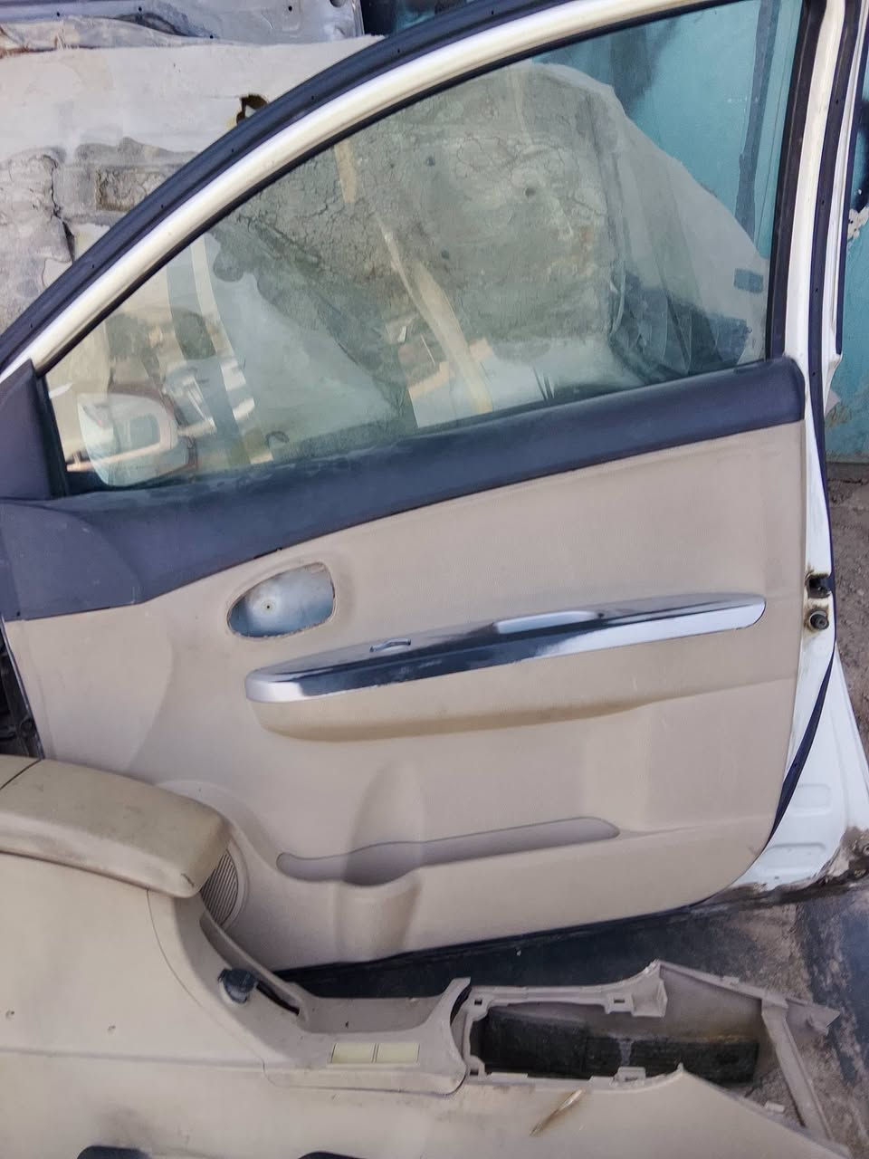 السلام عليكم
بدنه وبرانكيت وجوانب كامل موديل 11 
شمحتاج غراض فولكس موجودة
اربع بوب قبق جنطة 
واسط النعمانية 
***********
