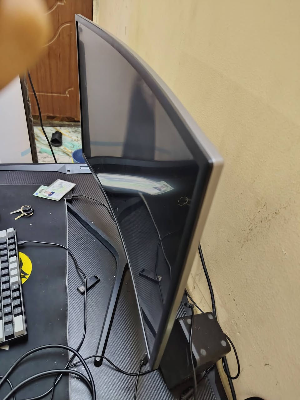 سلام عليكم شاشة سامسونج 
حجم 27
144hz
منحنيه
ب170الف
مكاني بغداد حي اور شراي تعال خاص او اتصل ***********

