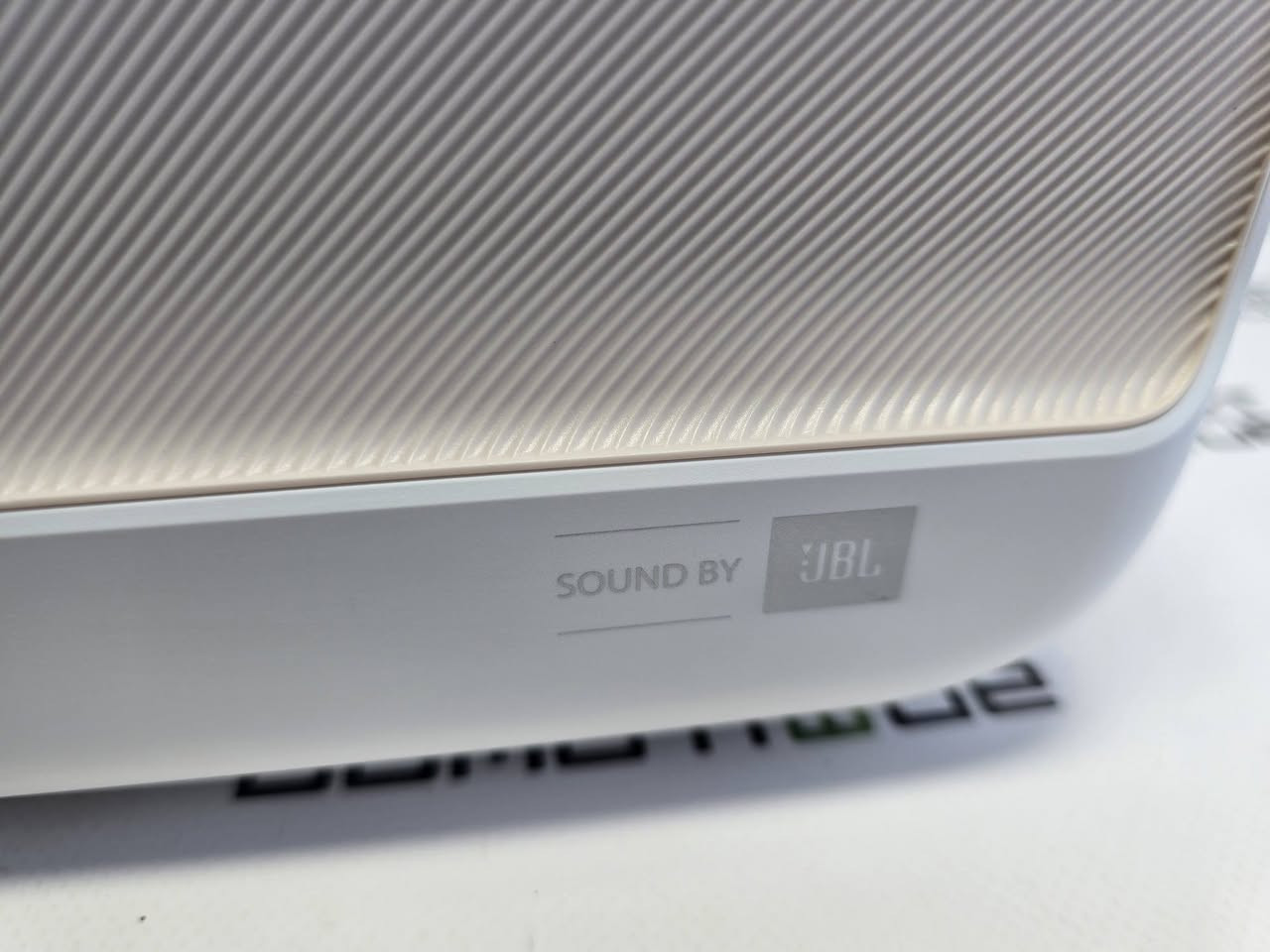 ٧٠٠ ANSI • ٣٥٠٠٠ لومن • صوت JBL
