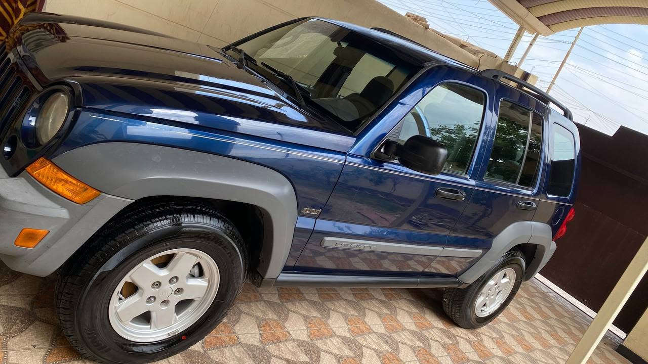 لبيع سياره مكفوله جيب ليبرتي 2005 سعر 70واني صاحب سياره ماعدا البنيد مصبوغ فقط
***********
