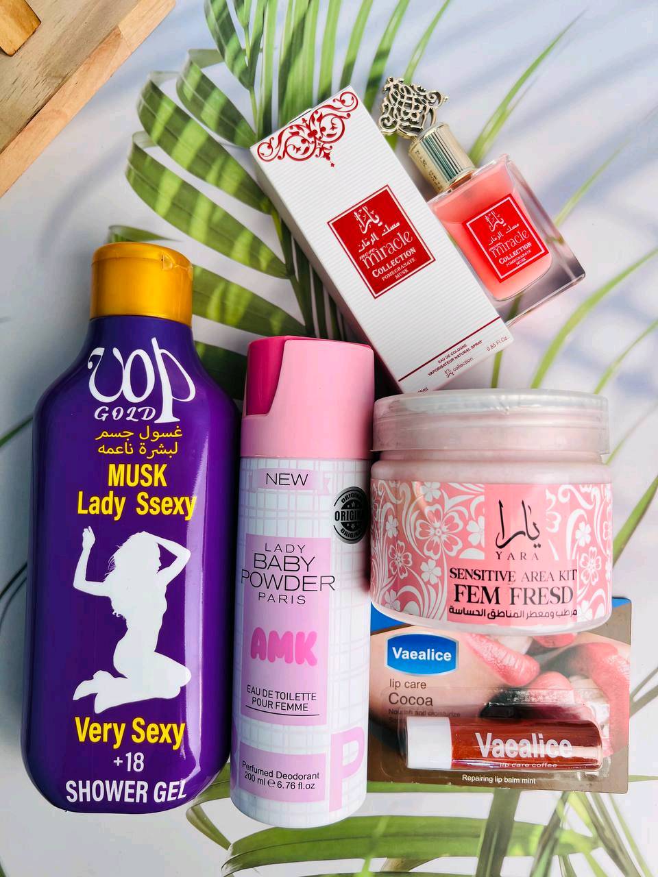 ✨🎀 تشكيلة دلال وعناية تجنن 🎀✨

💜 غسول مسك برائحة حلوة ومنعشة
🌸 بودي سبلاش Lady Baby Powder بريحة ناعمة
🌷 FEM FRESH للعناية والانتعاش
❤️ عطر Miracle Collection برائحة راقية
💋 مرطب شفايف بالكاكاو للترطيب والنعومة 🍫