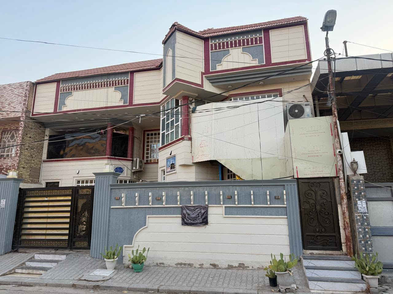 🏠 شركة نور المنهج للوساطة والاستثمار العقاري
🔹 نوع العقار: دار
🔹 نوع العرض: بيع
🔹 كود العرض.S101
🔹 الموقع: النجف الأشرف
🔹 اسم الحي: حي الفرات
🔹 المساحة: 300 م²
🔹 الواجهة:15م
🔹 الطول: 20 م
🔹 عدد الطوابق: 2
🔹 عدد الغرف:
🔹 عمر العقار: 16 سنة
🔹 الحالة: جيد
🔹 السعر: اكتب رقم 1 تصلك رسالة على الماسنجر 
🔹 الطابو: ملك صرف
ملاحظة شارع ١٠ م على ساحة
📲 للاستفسار واتساب: ***********
📍 العنوان: النجف الأشرف – شارع الحزام الأخضر – محلات مدينة ألعاب حي السلام – مقابل حي الغدير
