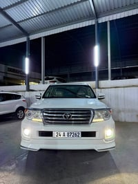 لاندكروزر GXR • ٢٠١٤ • ٢٢٥ ألف كم