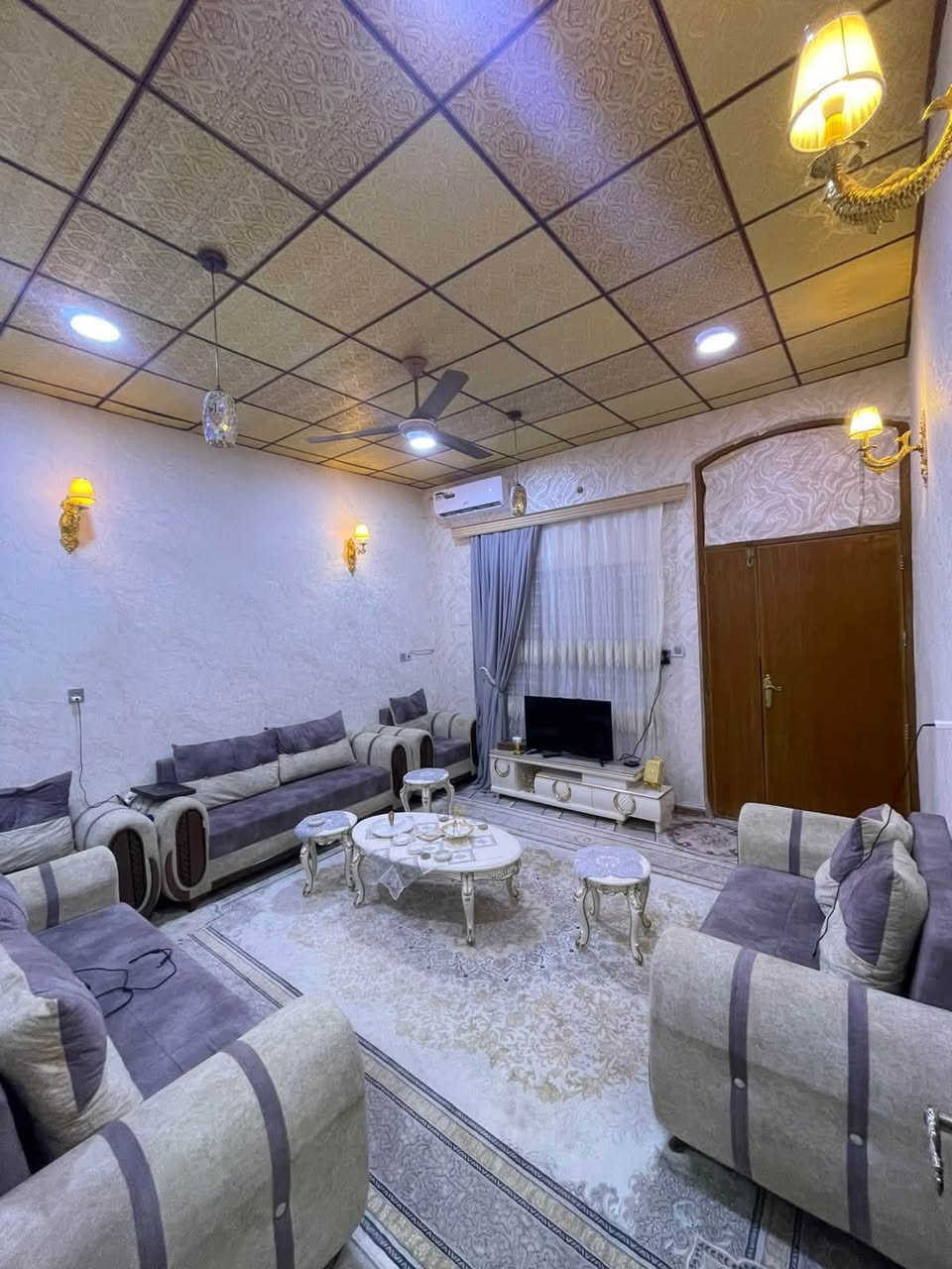 بيت في مناوي لجم زراعي  مساحته 205 متر له 3 مداخل 1_السينديه 2_ومن سيد عدنان 3_ومن معمل الطيحين 
يتكون البيت من طابقين الطابق الاول جاهز بناءه درجه اولى والطابق الثاني يتكون من شقتين  ودرج خارجي وداخلي ملاحضه الطابق الثاني يحتاج فقط طشطيب سعر البيت 165 وقابل للتفاوض للاستفسار الاتصال ع ***********
