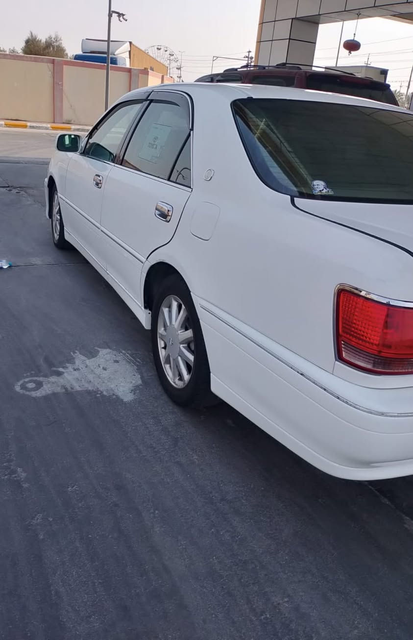 جنون موديل 2000 
رقم ذي قار بأسمي 
سياره مكفوله من الضربة والكص ونقل والاصوليات تحويل 
مكينه كير مكفولات 
حداديه امامي خلفي 
السياره دكمتين 
شاصي 75
للستفسار اكثر تواصل خاص او الاتصال 
***********
