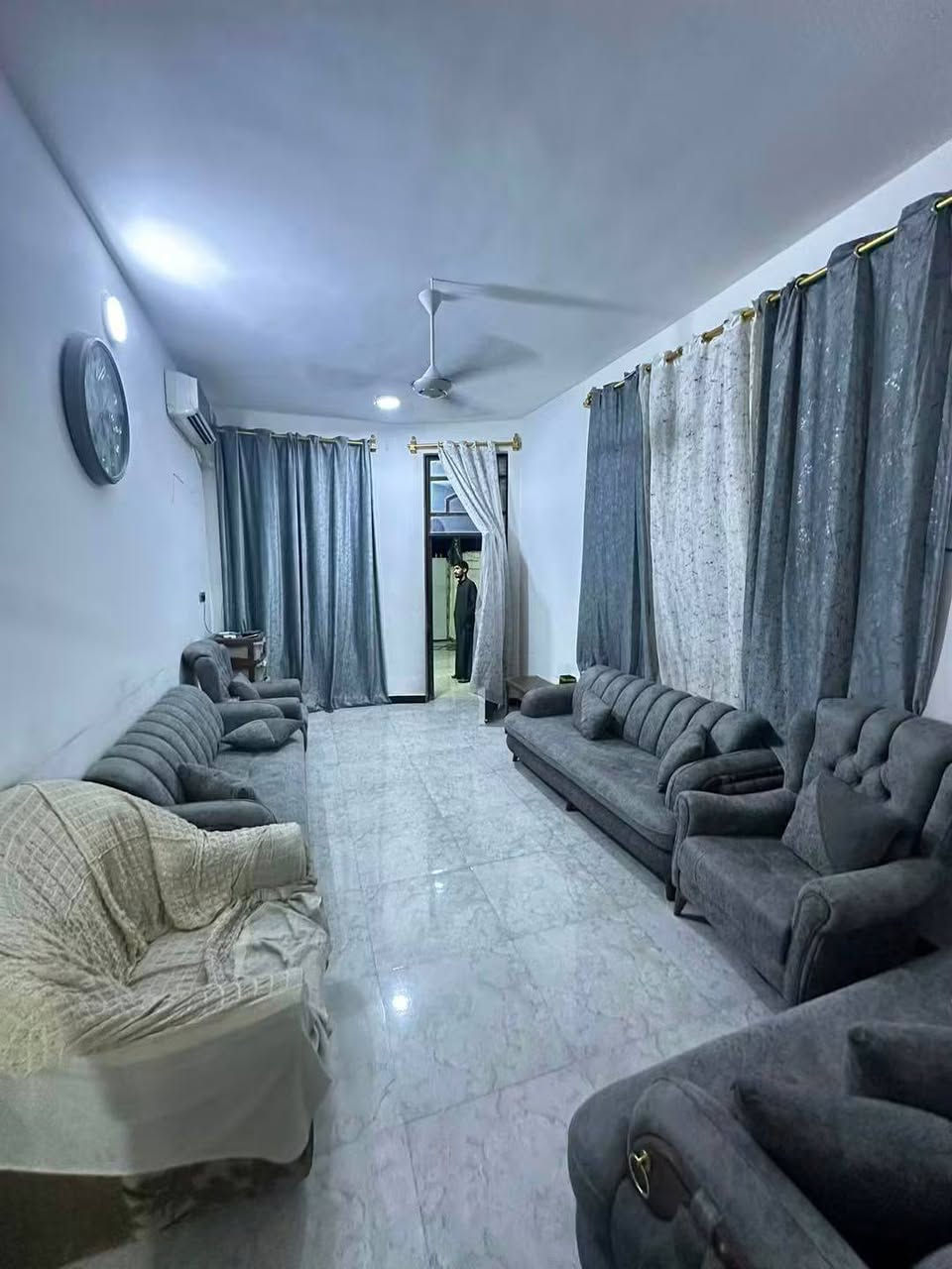 السلام عليكم /بيت للبيع طابو صرف
المساحه/ 125  

📍عنوان البيت شارع80  المنهدسين الرابعه 

مجاور مدرسه عمر عبد العزيز وقريب مول زيد 

واجه 5م 
يحتوي على صاله
غرفه نوم 
مطبخ 
صحيات داخليه 
صحيات خارجيه
طارمه مع ممر خارجي وداخلي 
السعر 120وبي مجال 
للاستفسار 
***********
