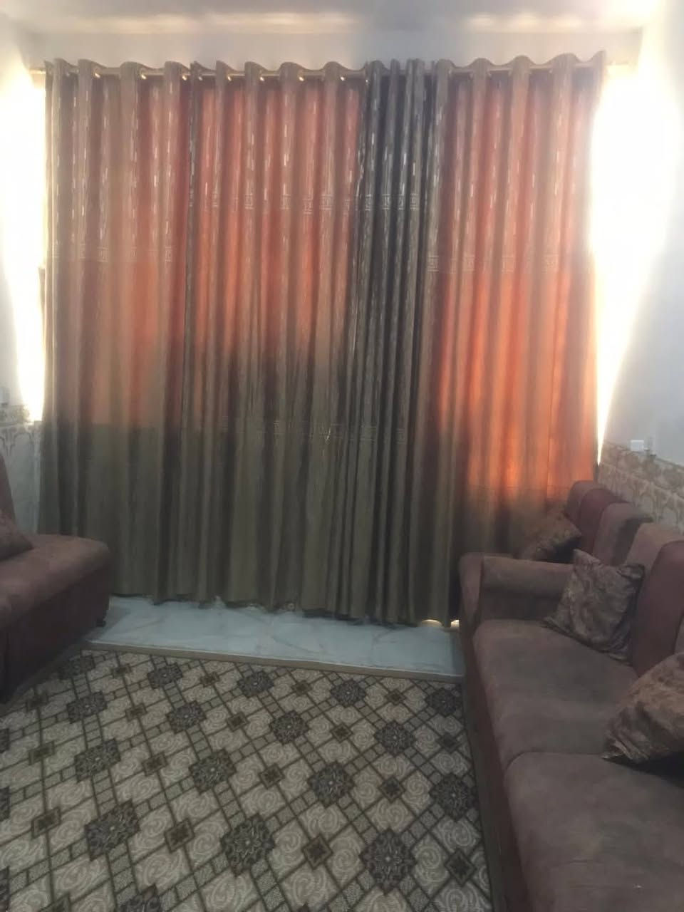 سلام عليكم اخوان عندي بيت للبيع مساحه 100م واجهه 5 نزال 20 لبيت مبني 2024 بي مدخلين مدخل عل صاله ومدخل للستقبال وبي غرفة نوم وحده وستقبال وصالة مكان بدايه مصقط شارع القاضي للاستفسار ***********
