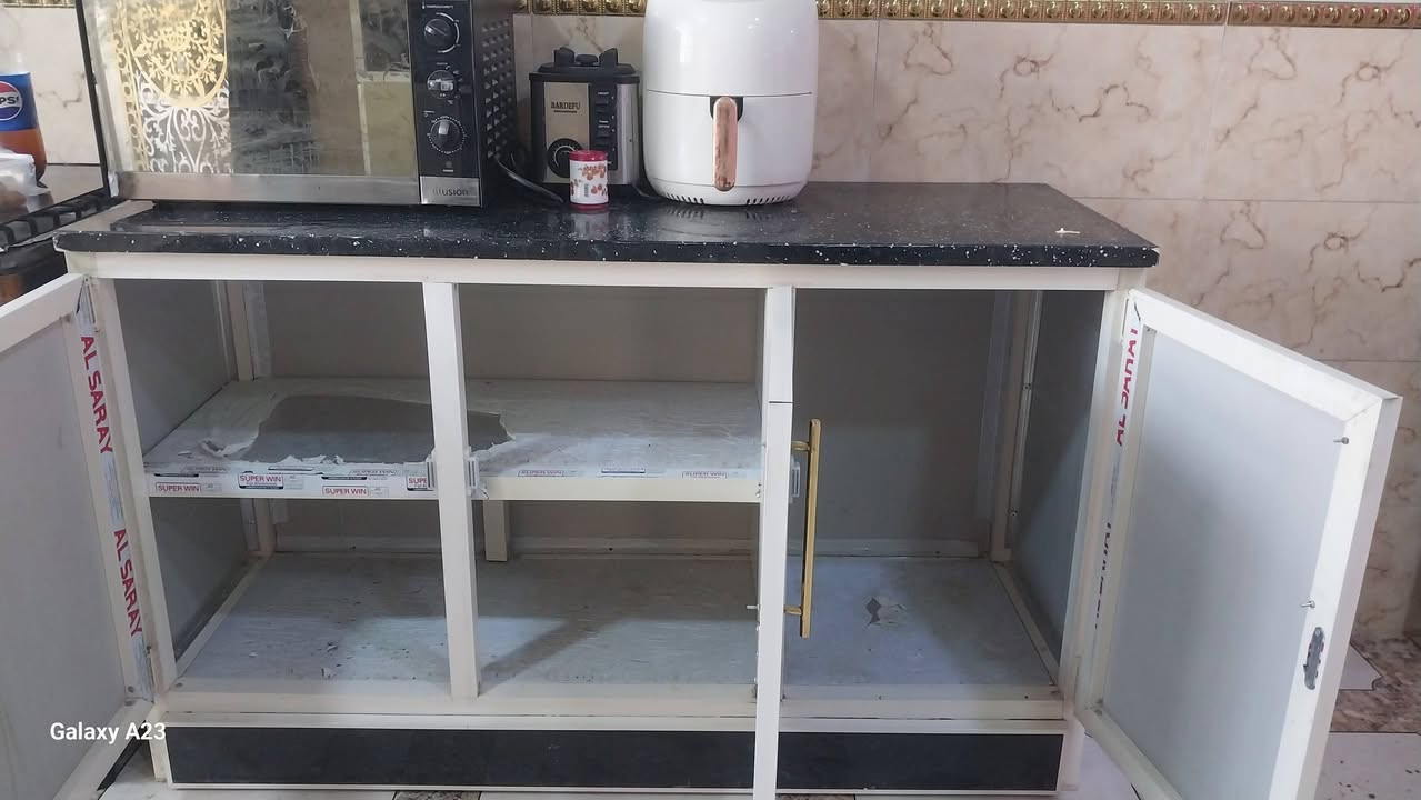 كونتر نضيف جديد مستعمل قليل مرمر ثكيل المنيوم السعر 145 وبي مجال حك الجيه ***********

نص مكتوب في الصور:
- Galaxy A23