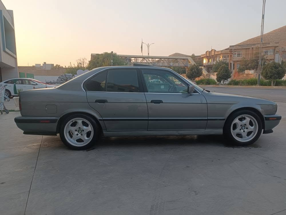 سە رە تا بە ناوی خوای گە ورە BMW
بۆفرۆشتن مۆدیل 1992 ئاڕم پلاستیکی هەولێر  520گێڕ عادی  بە تامی 25ئە ونە بە قوە تە گێڕو مە کینە بە شەرت تە قە و ڕە قە بە شە رت کامل کارە بای ئیش دە کات  موا سەفات سلایت و پێش پان و لایت ئە ڵقە  جوار تایە و ویلی لۆکی لە سە رە  سە یارە کە بی مە سرە فە ملی دۆستە  سعری 38 گە لا و کە میک مە جال ناو نیشان سە یسادق‌‌ ژم *********** السليمانية, العراق
