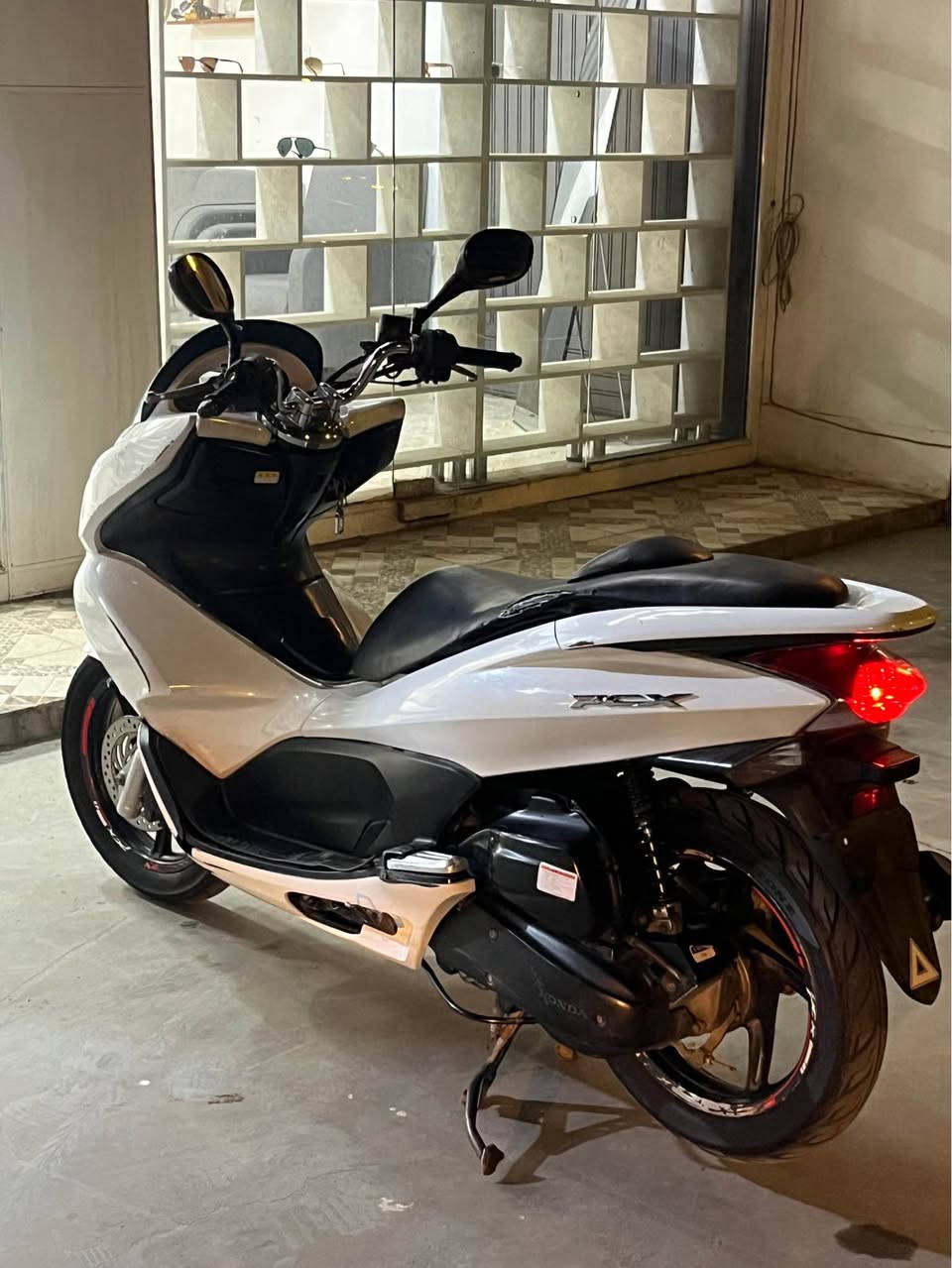 هوندا PCX • جيل اول • نظيف