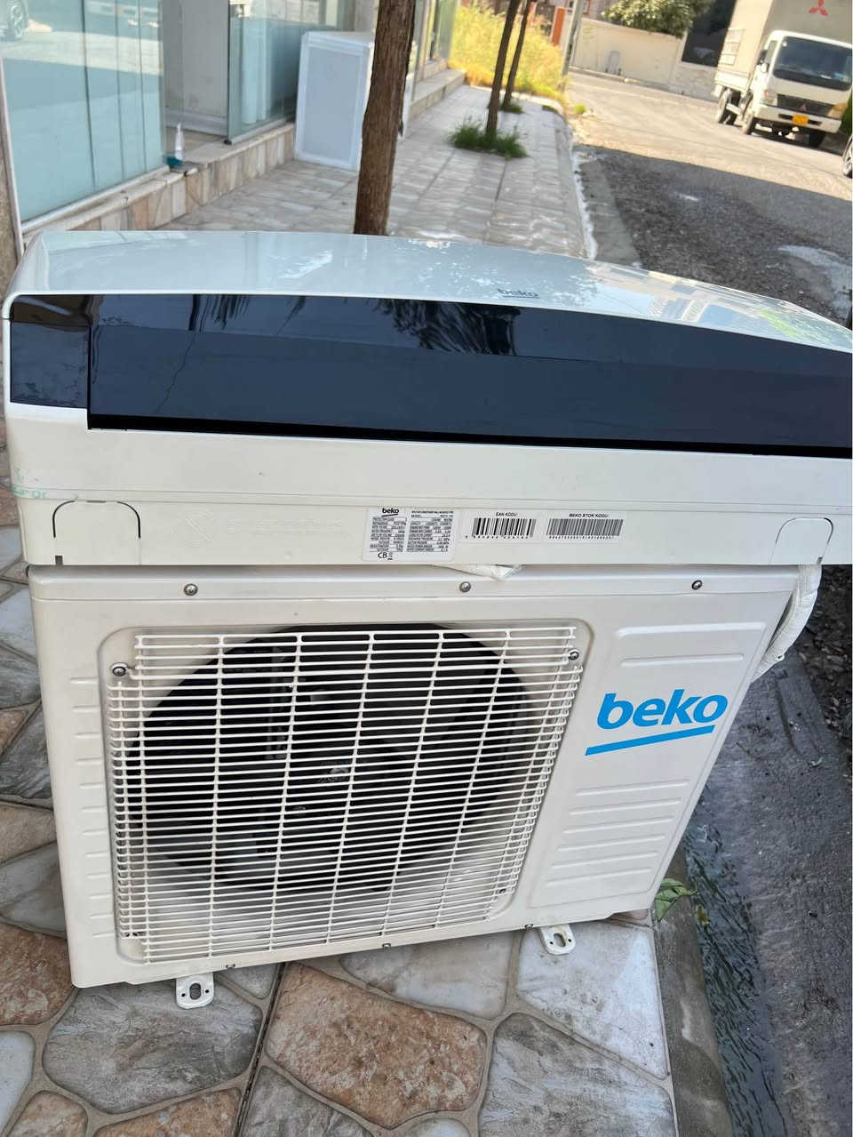 سبلت بيكو ١ طن مستعمل 
شغال ١٠٠٪؜ و نظيف 
مع كامل ملحقاته ( بوري + كيبل) 
السعر : 200 الف و مجال بسيط
المكان : دهوك 
الرقم: *********** دهوك, العراق
