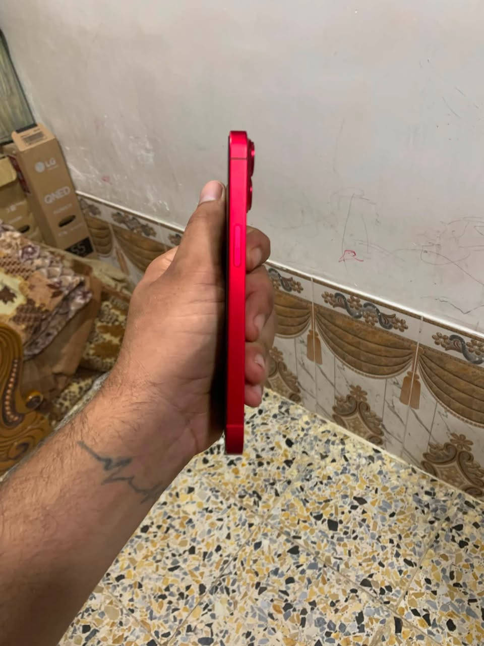 14 عادي ذاكره 128 بطاريه 89 الجهاز مكفول وتر الجهاز دبل سيم كارت حيل نضيف شخط مابي فقط الجهاز ماكو ويا ملحقات سعره 550 وبي مجال مكاني كوفة رقمي ***********

