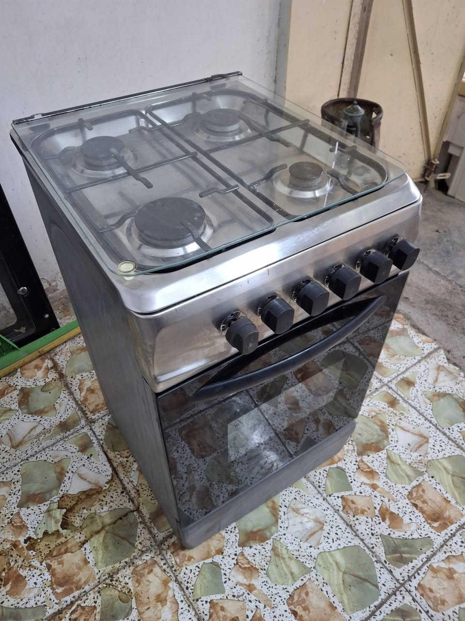 البيع طباخ مصري فريش نضيف جدآ شغال كامل العنوان بغداد طارميه مقابل البلديه ***********# واتساب
