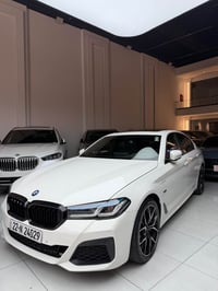 بي ام دبليو 530e • هايبرد بنزين • ٢٠٢٢