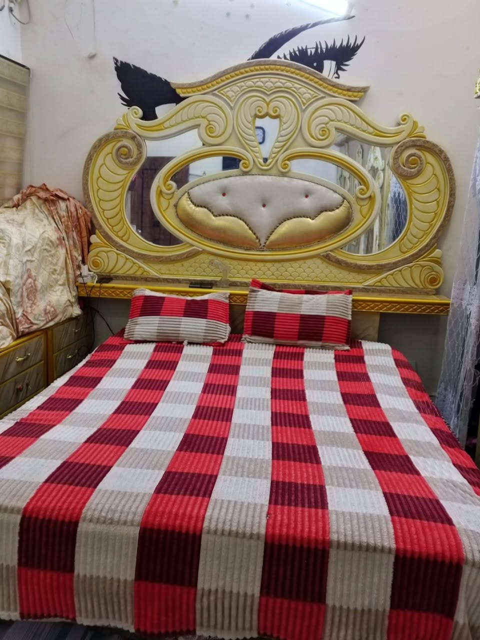 @إشارة
غرفة اخشاب صاج  درجة اولى موديل التركي 
جداً جديدة ونضيفة مع المندر السعر 900 العنوان التنومة الصالحية لتفاصيل اكثر ***********
