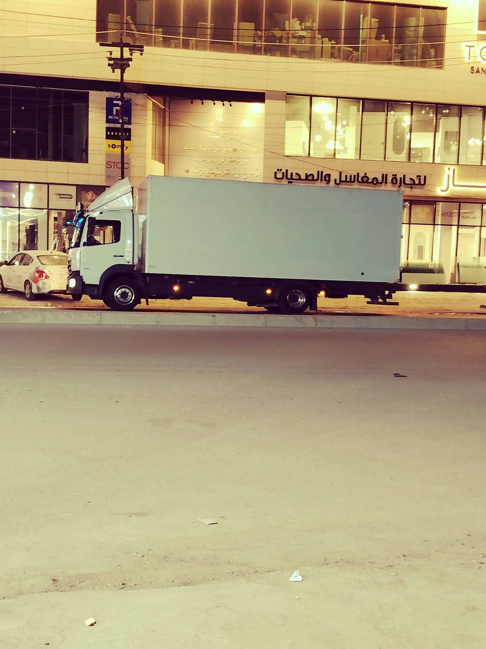 موديل ٢٠١٧ • ٨ برغي • ٤ سلندر」「تايرات جديدة」「جنط اكروم」「صدره تعبانة」「ت...
