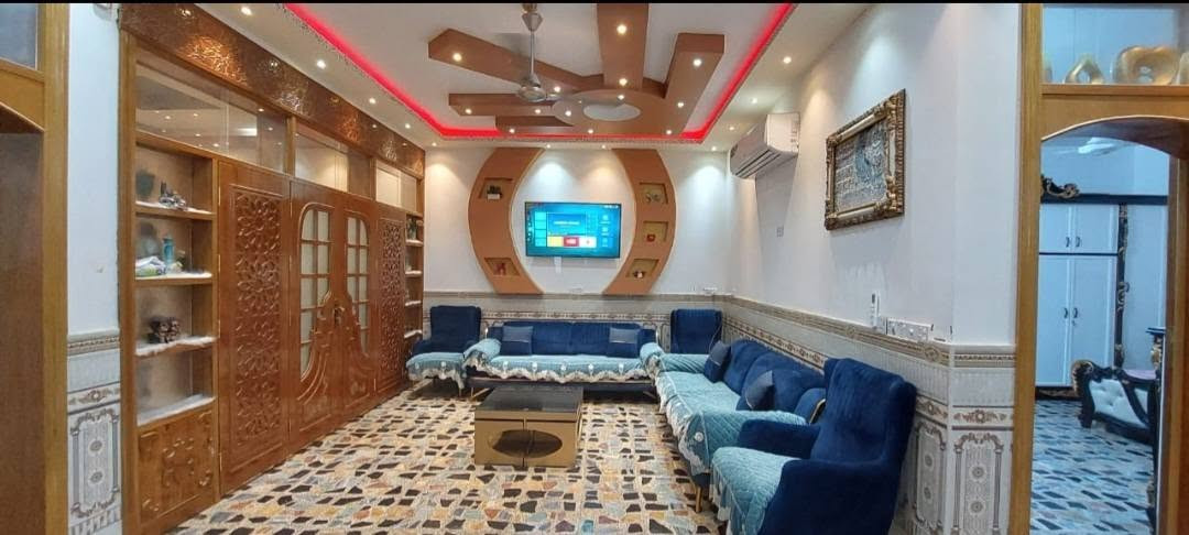 بيت طابق واحد درجة اولى ب الانتفاضة الثالثةبعد الضغط المساحة 200 .استقبال ومطبخ وصالة وغرفتين نوم  مع صحيات..للإستفسار ***********
