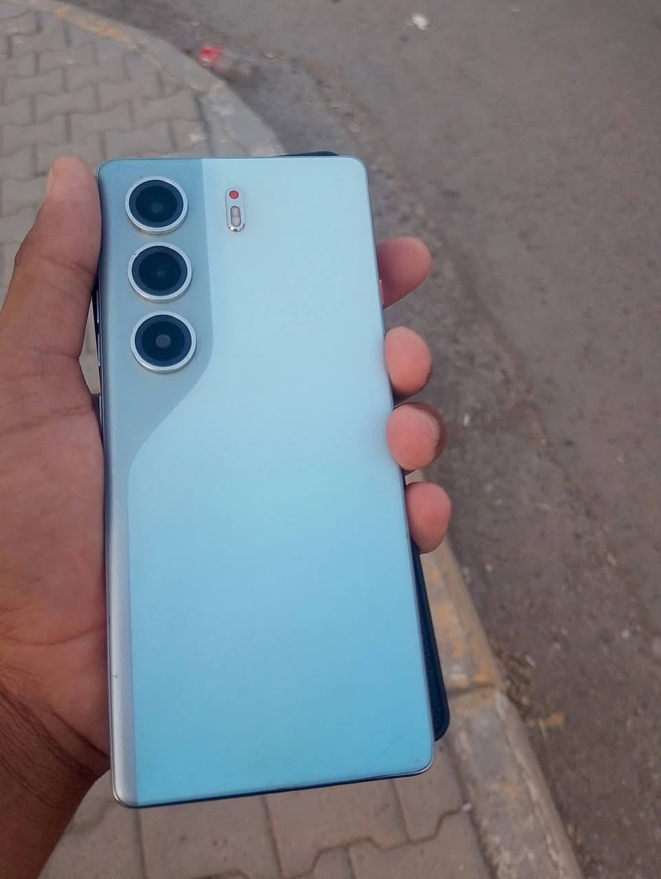 السلام عليكم موبايل
TECHNO CAMON 40 
الذاكرة 256
 RAM 8
البطارية 5200mAh 
الشاشه1080×2436 
ما مبدل بي أي شي موبايل بلادي ع وضع الشركه 
السعر 330 وبي مجال ومرواس هم يرهم
رقمي ***********
