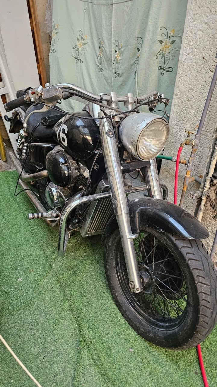 (السلام عليكم)
Honda shadow  400 cc✅️
المحرك شغال و مفول✅️
الكابريتر نظيف✅️
المروحه تشتغل✅️
ماي الراديتر و الدهن جديدات✅️
العيوب البيها ضربه بل تانكي و الدشبول ميشتغل و تبديل شخاطه 
السعر (750) الف دينار و بيها مجال بسيط
المكان : بغداد الوزيريه
للاستفسار:***********
