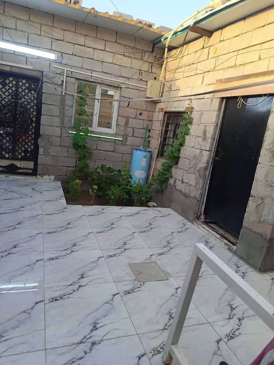 البيت للبيع طابو صرف زراعي عراقي اصولي مساحه 150 متر
تواصل عل رقم 📱 ***********
العنوان ابو الخصيب طريق صحراء 

يتكون لبيت من صاله استقبال غرفتين مطبخ صحيات داخليه وخارجيه طارمه

علمن السقف سندويش بناء جديد

السعر 42

##
