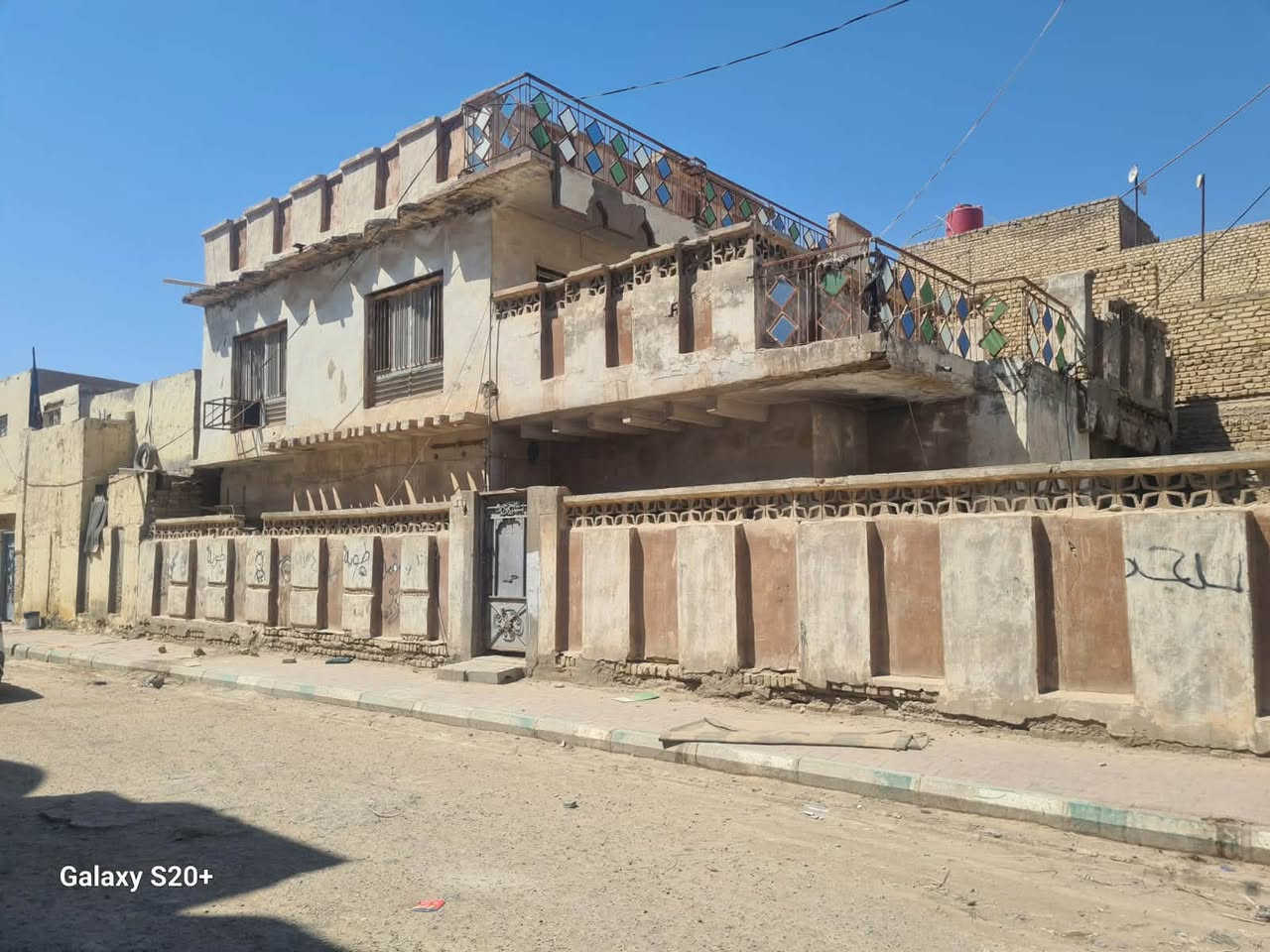 القشلة • طابقين • ٢٠٠م
