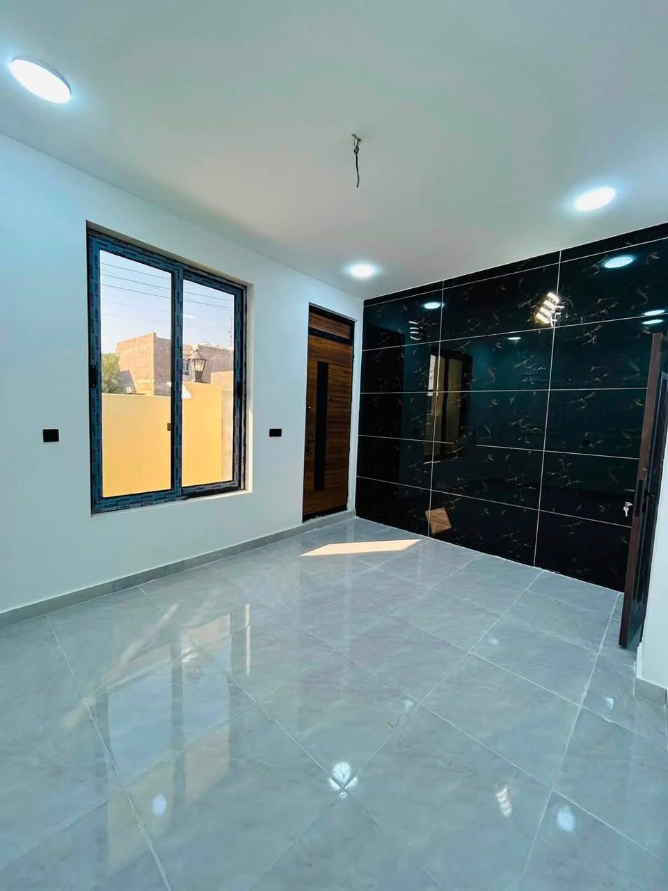 🏠#للبيع_بيت_50متر واجهيه 5متر نزال 10متر
🏗️بناء طابقين وبيتونه 

📍العنوان #بغداد_الدور_البوعيثه
⬅️مجمع العيثاوي

🔹يحتوي البيت على؛
✅غرف منام 2
✅ستقبال-
✅مطبخ-
✅مجمع صحيات 1

🔴 ملاحضه البيت جاهز للسكن ✨ 

🔹نوع العقار طابو زراعي سند 25 اقرار محكمه

🔴السعر 89""مليون 

🔹البيت واضح بصور للاستفسار خاص او الاتصال على الرقم  
 واتساب ♦️***********♦️
