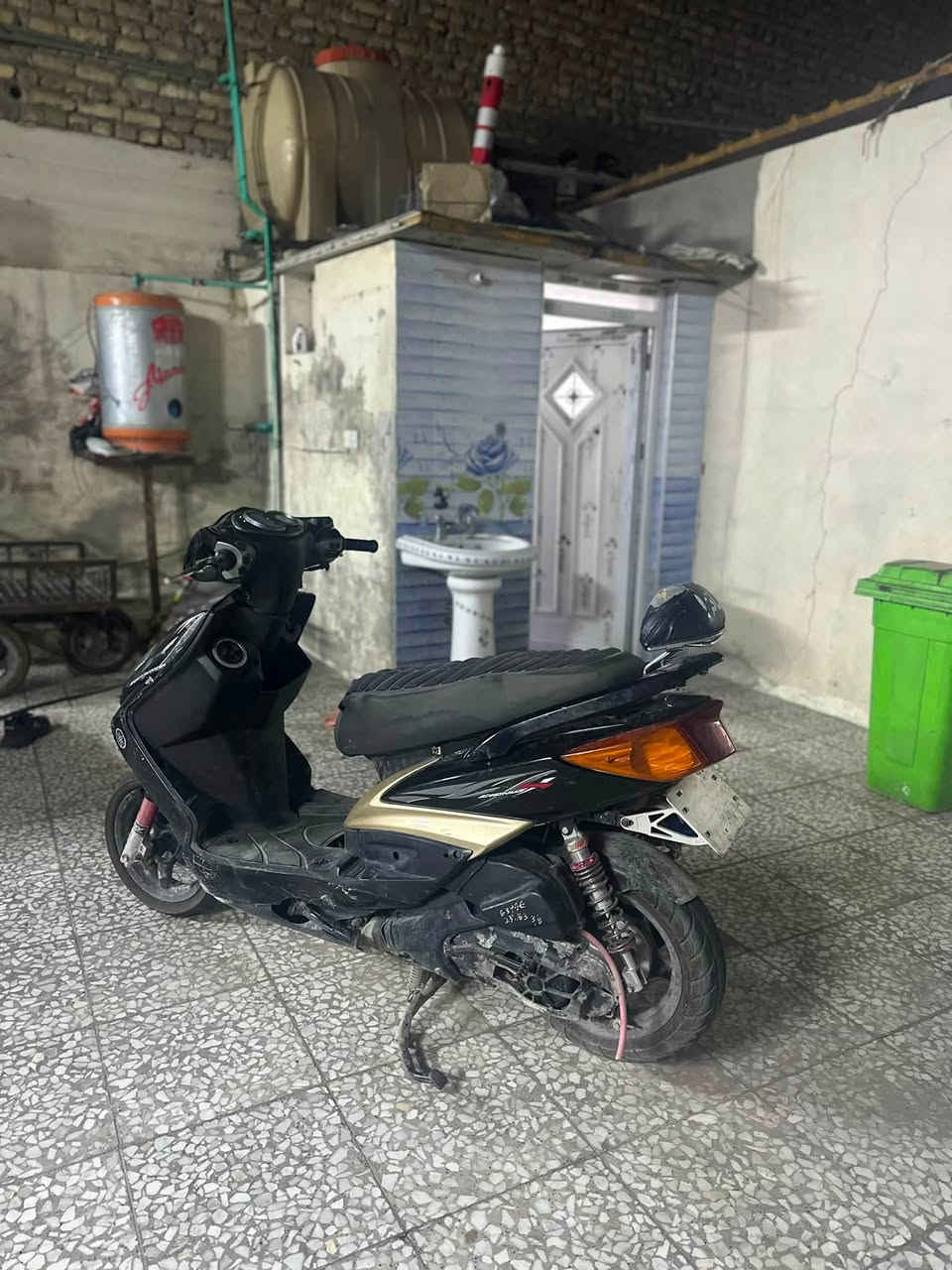 سلام عليكم دراجه سكنس فحل كابريتر مزودة من طول لطول ول تزويد كدامك دراجه مستعجل ع بيعتة  ب٨٠٠ مكاني بغداد مدينة الصدر ***********
