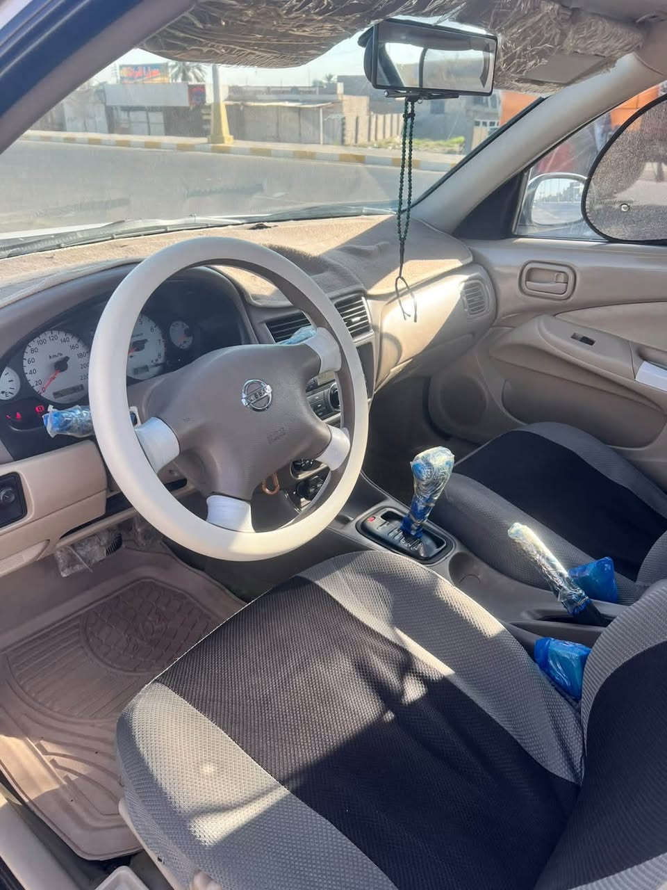 📢 إعلان بيع سيارة نيسان صني
🚗 المواصفات:
 * النوع: نيسان صني (Nissan Sunny)
 * الكير: أوتوماتيك
 * المحرك: محرك أسود (Twin Cam 16 Valve) بلاد، ناعم وبحالة ممتازة جداً
 * اللون: أبيض
 * الرقم: أربيل / إقليم كوردستان (21C18120 IRAQ KR)
 * الوضع العام: السيارة جاهزة ومكملة من كير ومحرك وكهربائيات وتبريد، حدادية ونظافة بشرط الفحص.
💰 السعر: دفتر و15 ورقة ($11,500) وبيه مجال للشراي الجاد.
📍 العنوان: الأنبار - الرمادي - الجزيرة / البوفراج (قرب فلكة الدلة).
📞 للتواصل +964 781 025 2086

