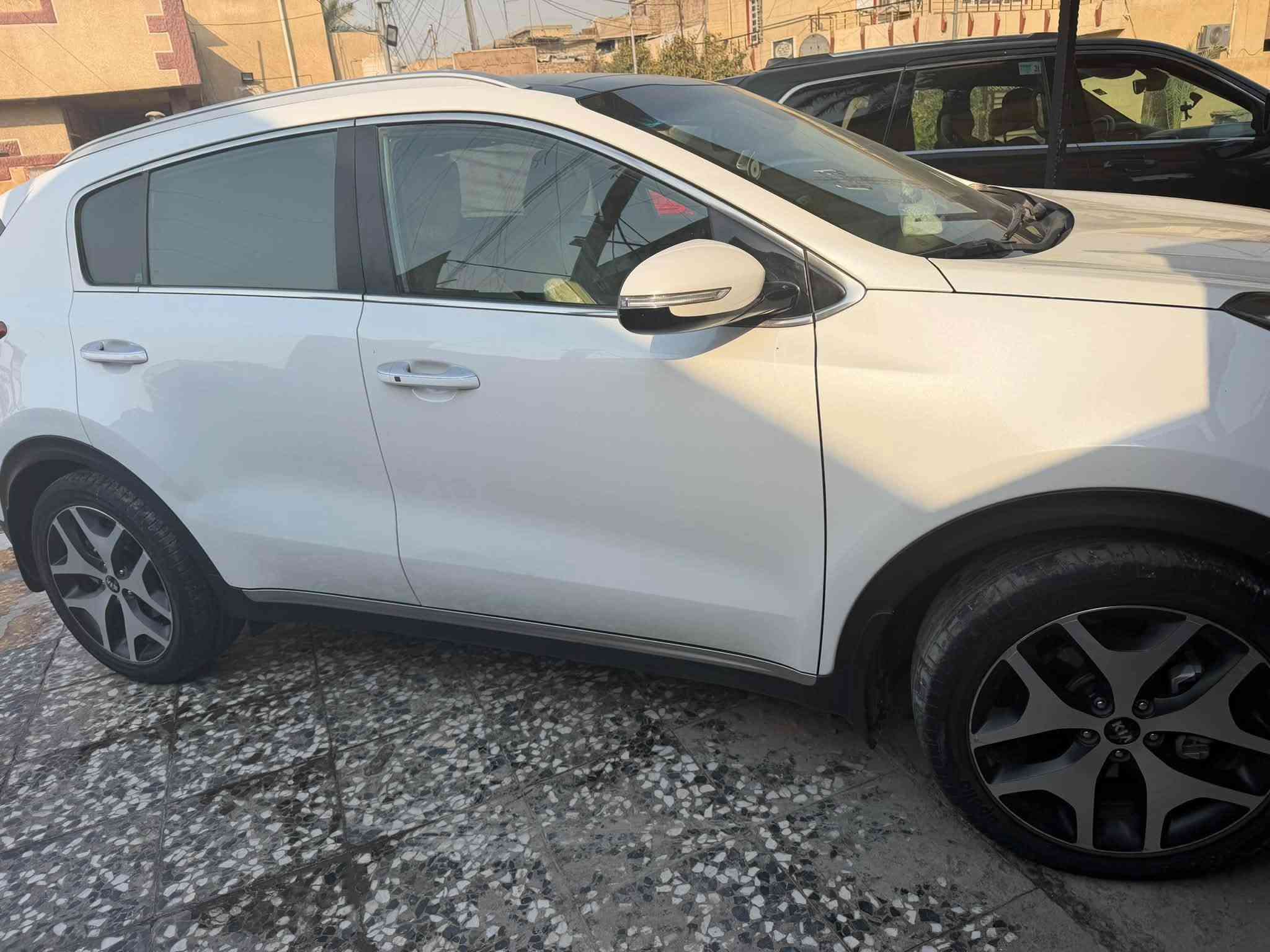 سلام عليكم سبورتج خليجي فول الفول محرك 2400 فور ويل ايرانيه ماشيه 130 سياره جاهزه بدون نقص مكاني بغداد الشرطه الرابعه سعر170 هـ***********
