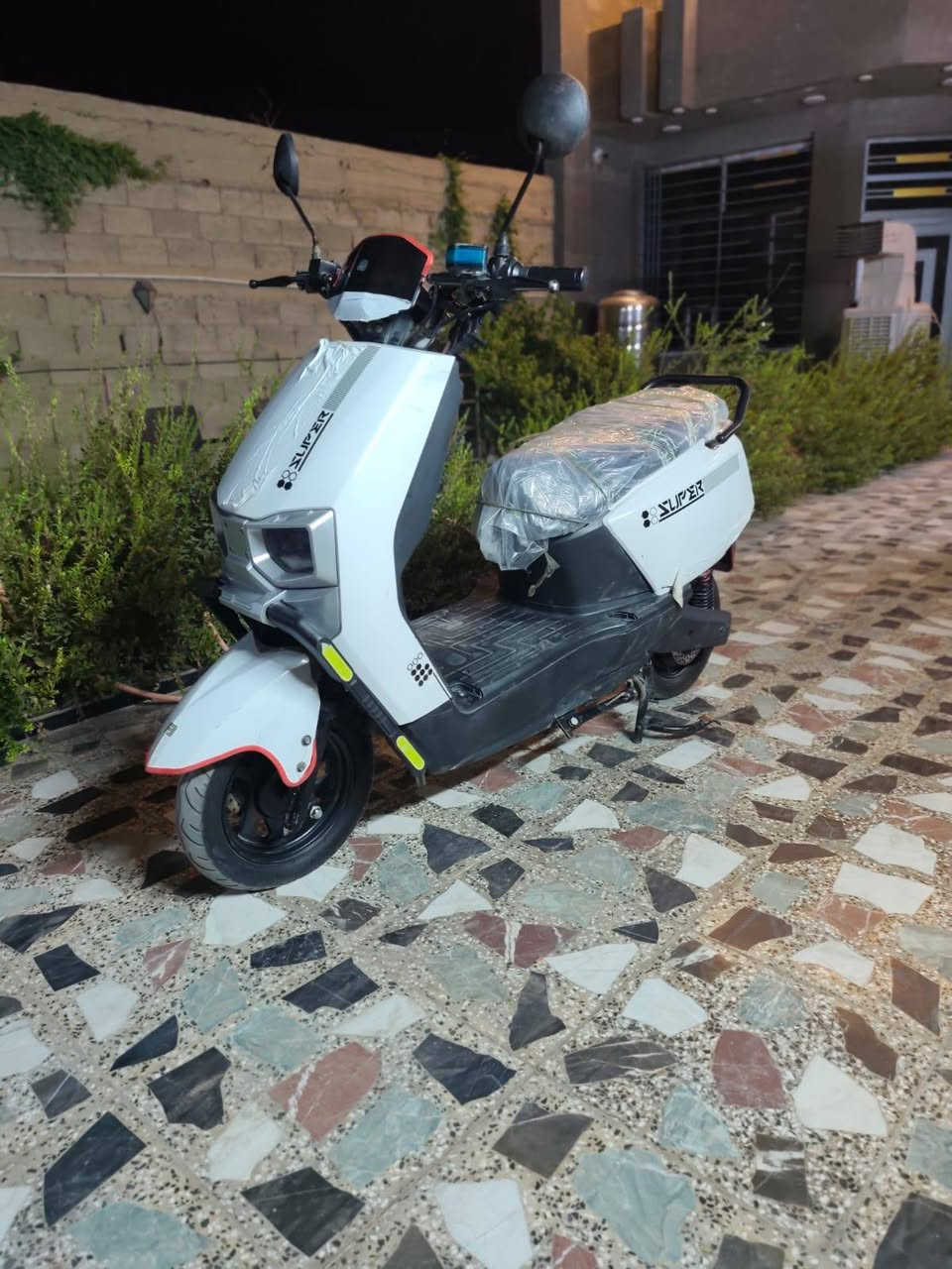 دراجه شحن وحش الكون بطاريات عل فحص نضام بك+نضام بي سويح +بصمه لايت عالي وناصي هورن كهربايات كلها شغاله جديدة منزلها من الشركه استيراد خاص وصل شراء موجود بعدها بل جيس زلغ ما بيها سعر 550وبيها مجال مكان خلف سيطرة الشعب رقم ***********
