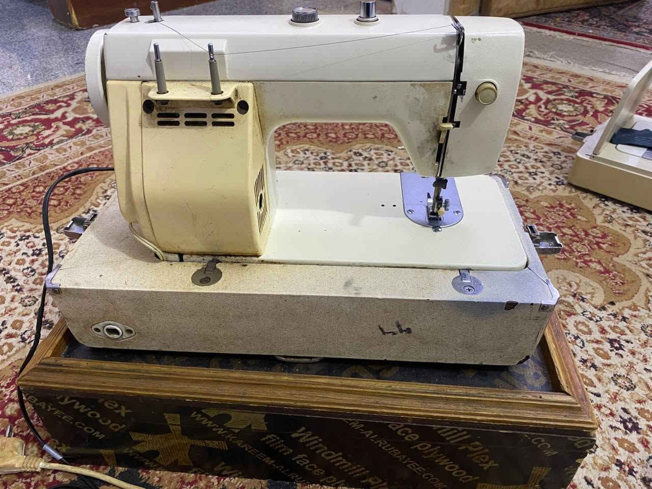 السلام عليكم 
مكينه براذر صناعه ياباني اصلي القديم 
خياطه درجه اولى مكينه مال بيت مامشتغله هواي 
نضافتها 95%
معروفه تفاصيلها للبيع 

السعر 225 مكاني كربلاء 
الخاص مفتوح
 او الاتصال ***********
