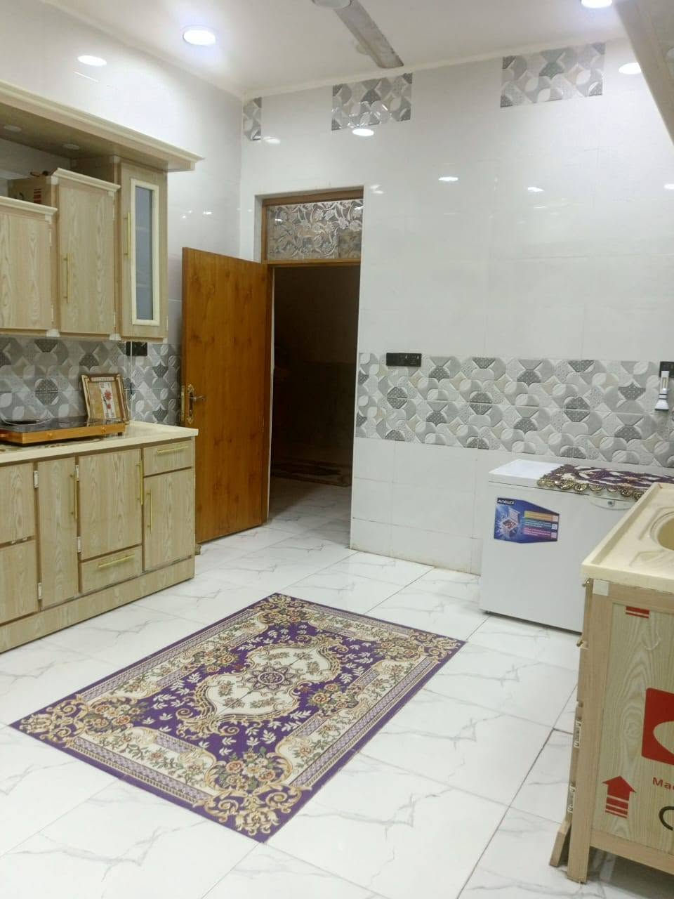 دار للبيع عقد ٢٥ محكمه مساحه 150م  بسعر مناسب🏡🏠يرهم اقصاد 
يحتوي عل صاله واسعه جدا💯
استقبال واسع 
مطبخ واسع
سويت كامل (غرفه داخلها صحيات)
بناء طابوك جمهوري 
الأساس +الصقف كونكريت مسلح ⬜🟥
مؤسس لبناء طابق ثاني🧱 
تأسيس كهرباء درجه اولى 💯👍
مؤسسه منضومه كهرباء كامله ⚡
متوفر خط مولد +ماء 
العنوان الكوفه براكيه الثالثه شارع المطار القديم مقابل أسواق الكفيل 
للإستفسار اكثر الاتصال ع رقم ***********
